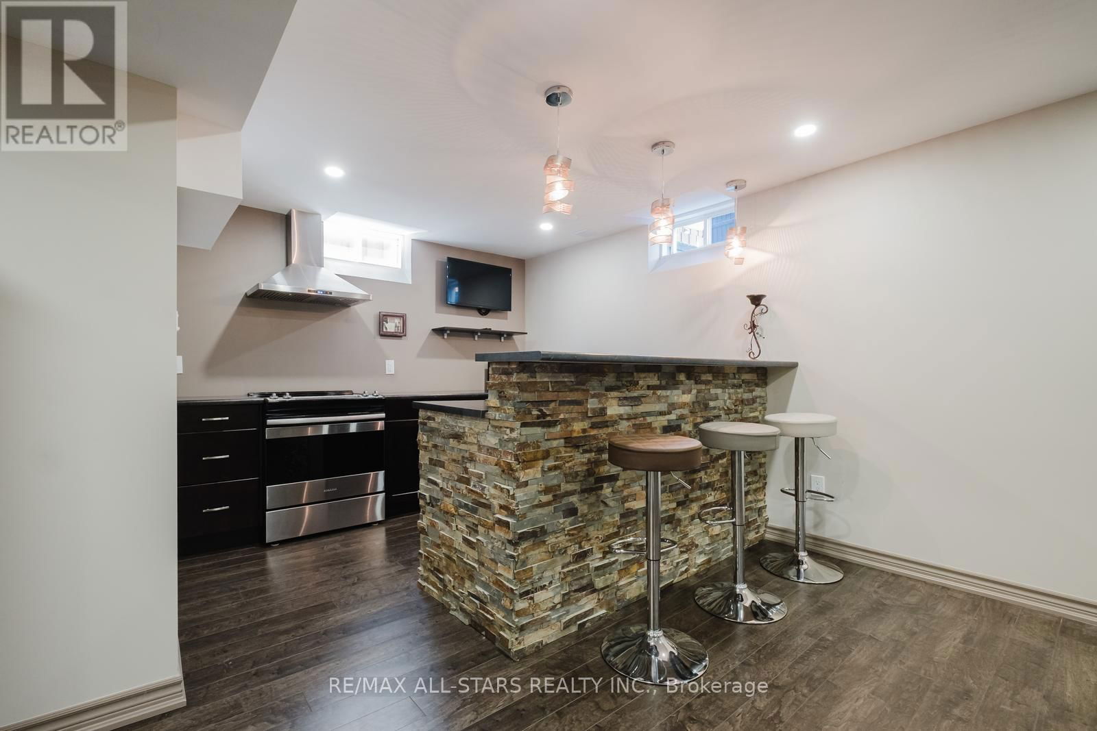 3 RICHARD COULSON CRESCENT Image 31