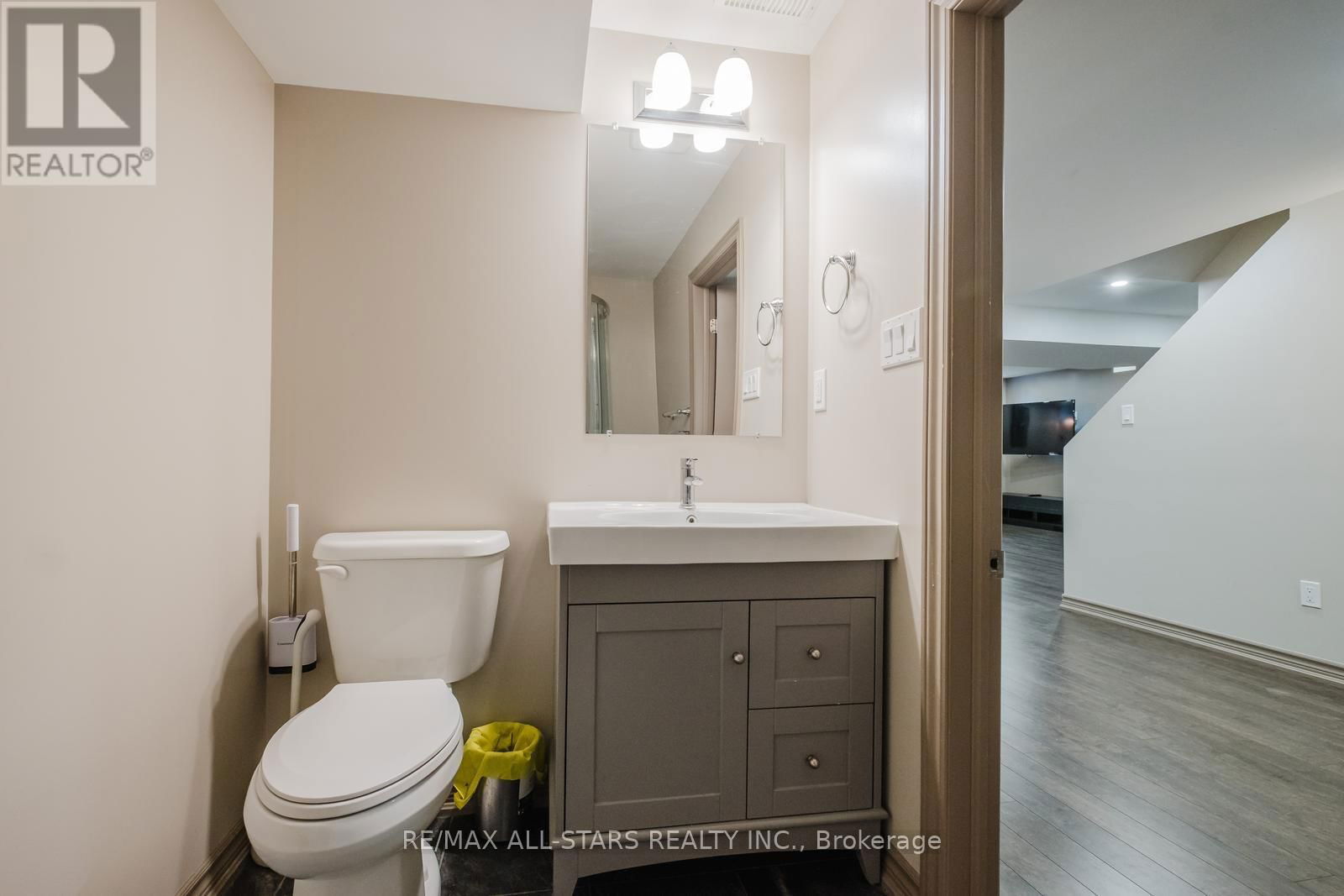 3 RICHARD COULSON CRESCENT Image 33