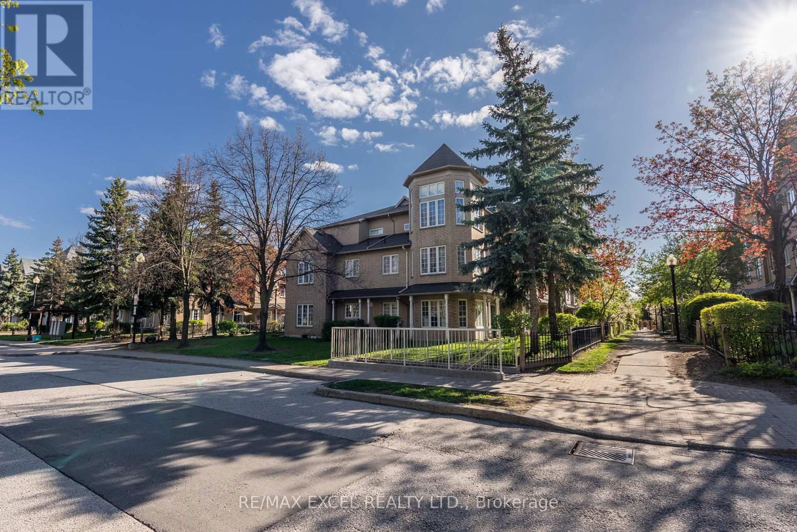 16 - 23 ST MORITZ WAY Image 32