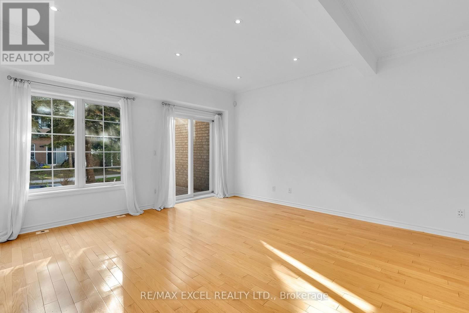 16 - 23 ST MORITZ WAY Image 4