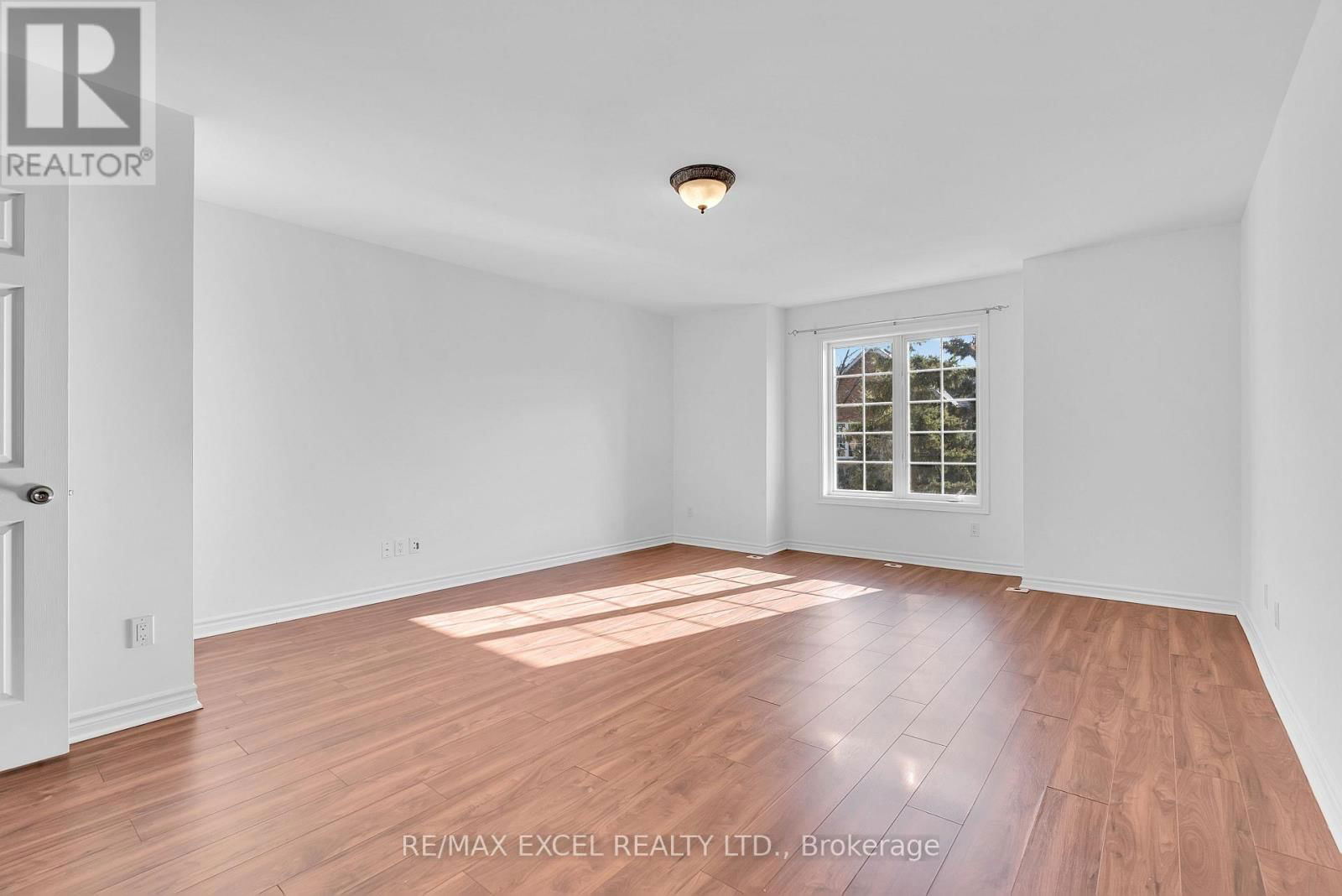 16 - 23 ST MORITZ WAY Image 9