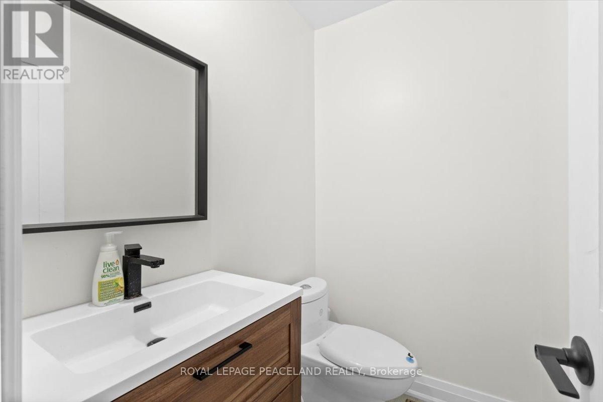 92 LUND STREET Image 12