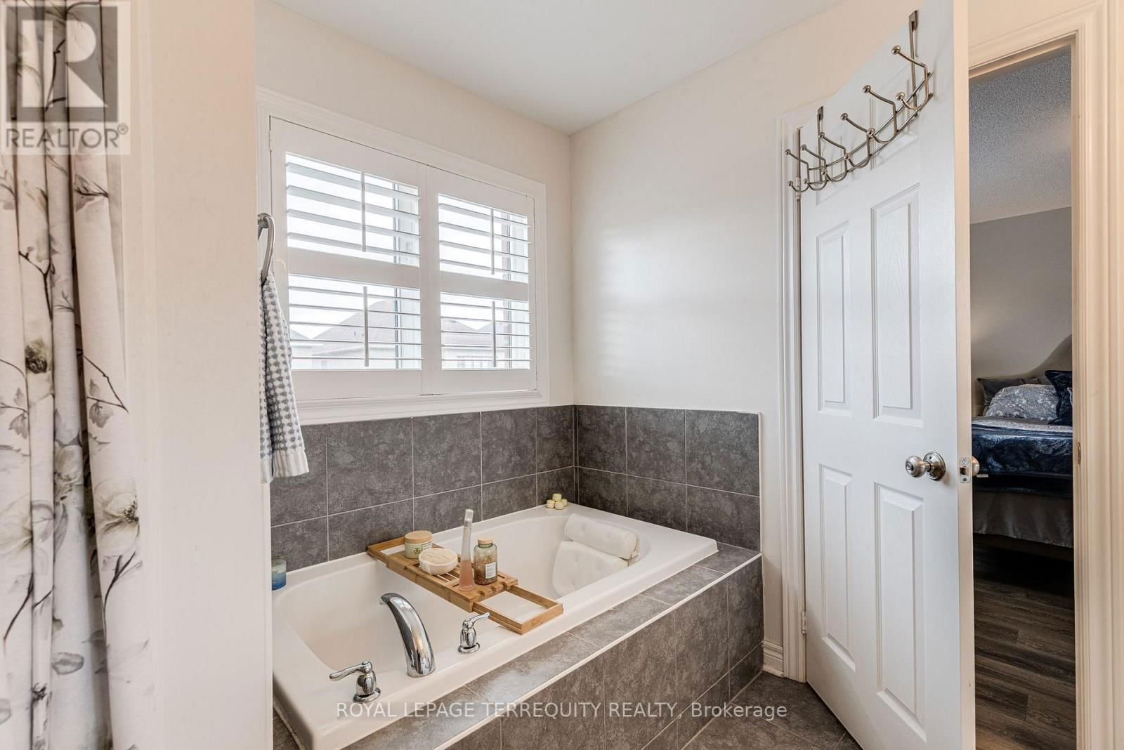 51 WEAVER TERRACE Image 19
