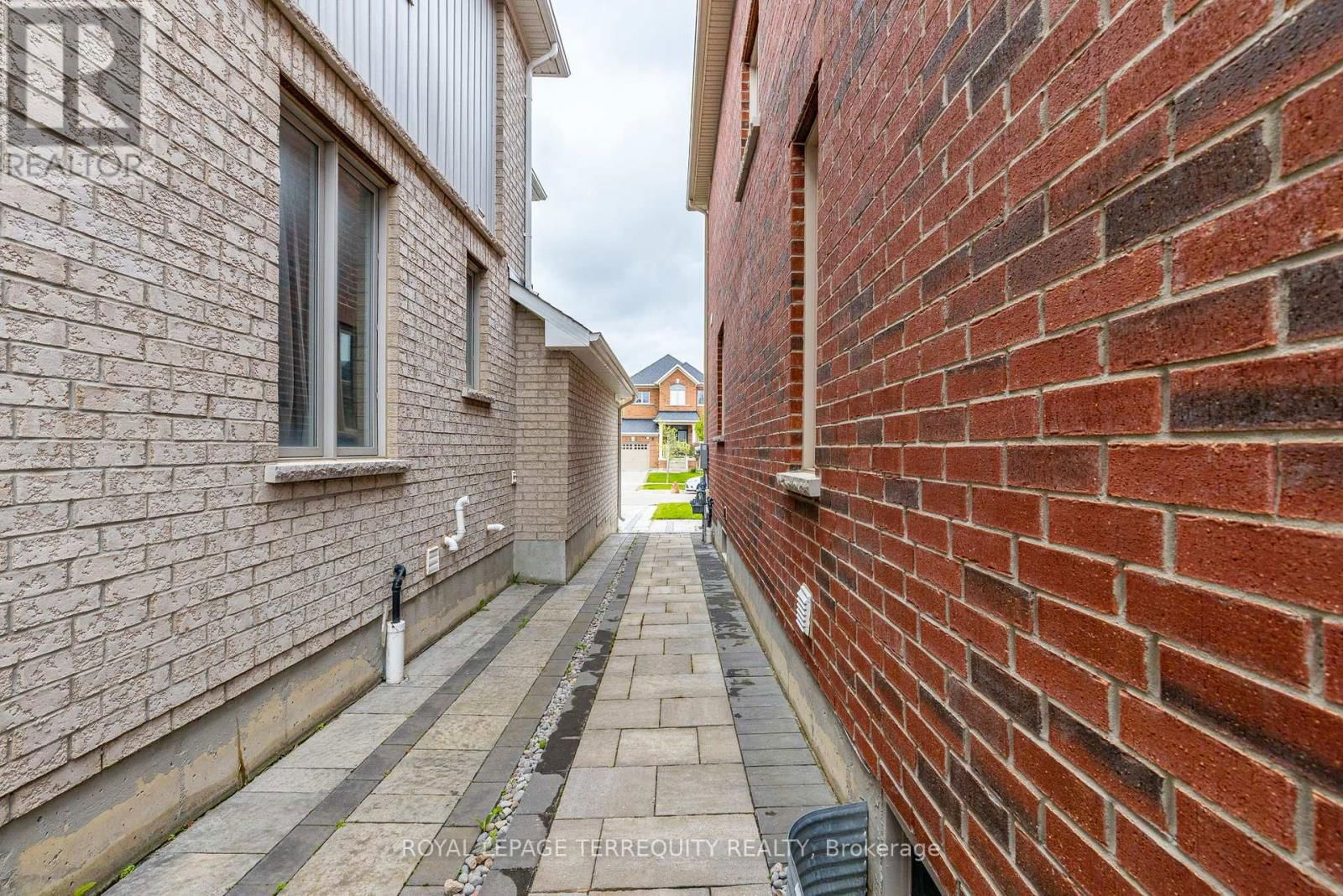 51 WEAVER TERRACE Image 33