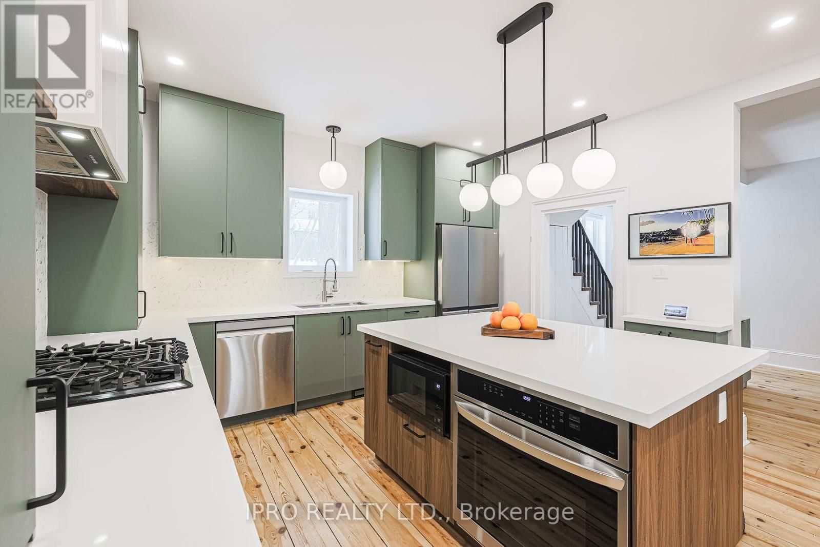 19051 CENTRE STREET Image 8