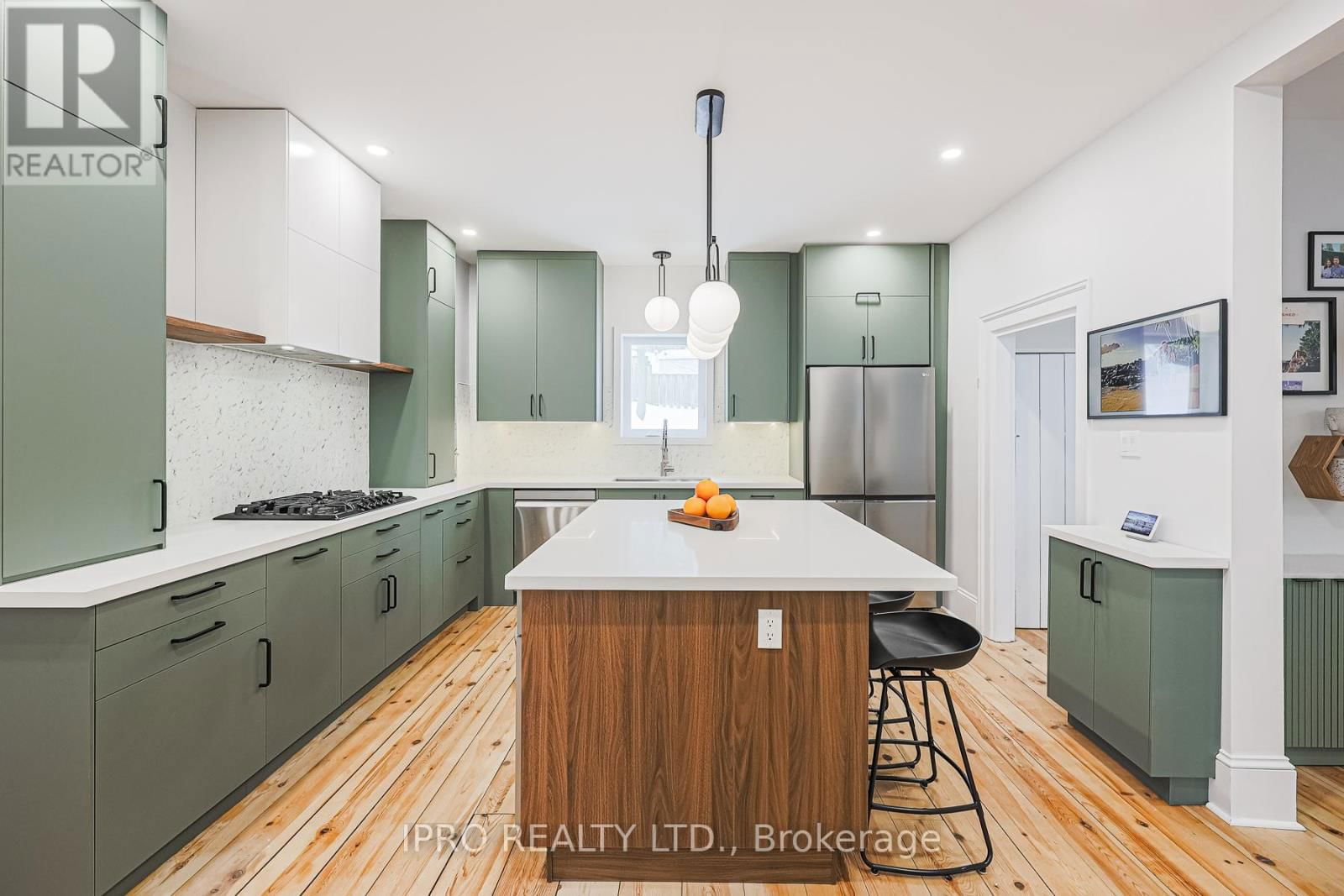 19051 CENTRE STREET Image 9