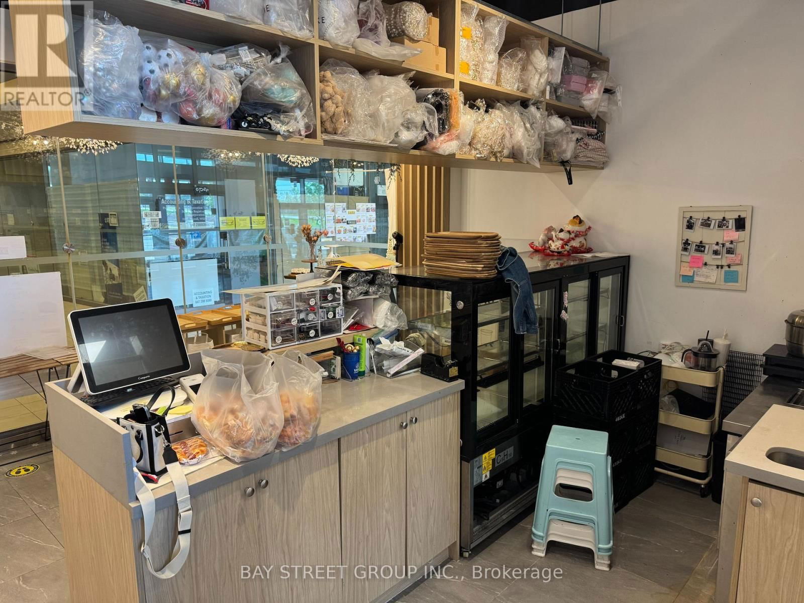 1CF6 - 9390 WOODBINE AVENUE Image 2