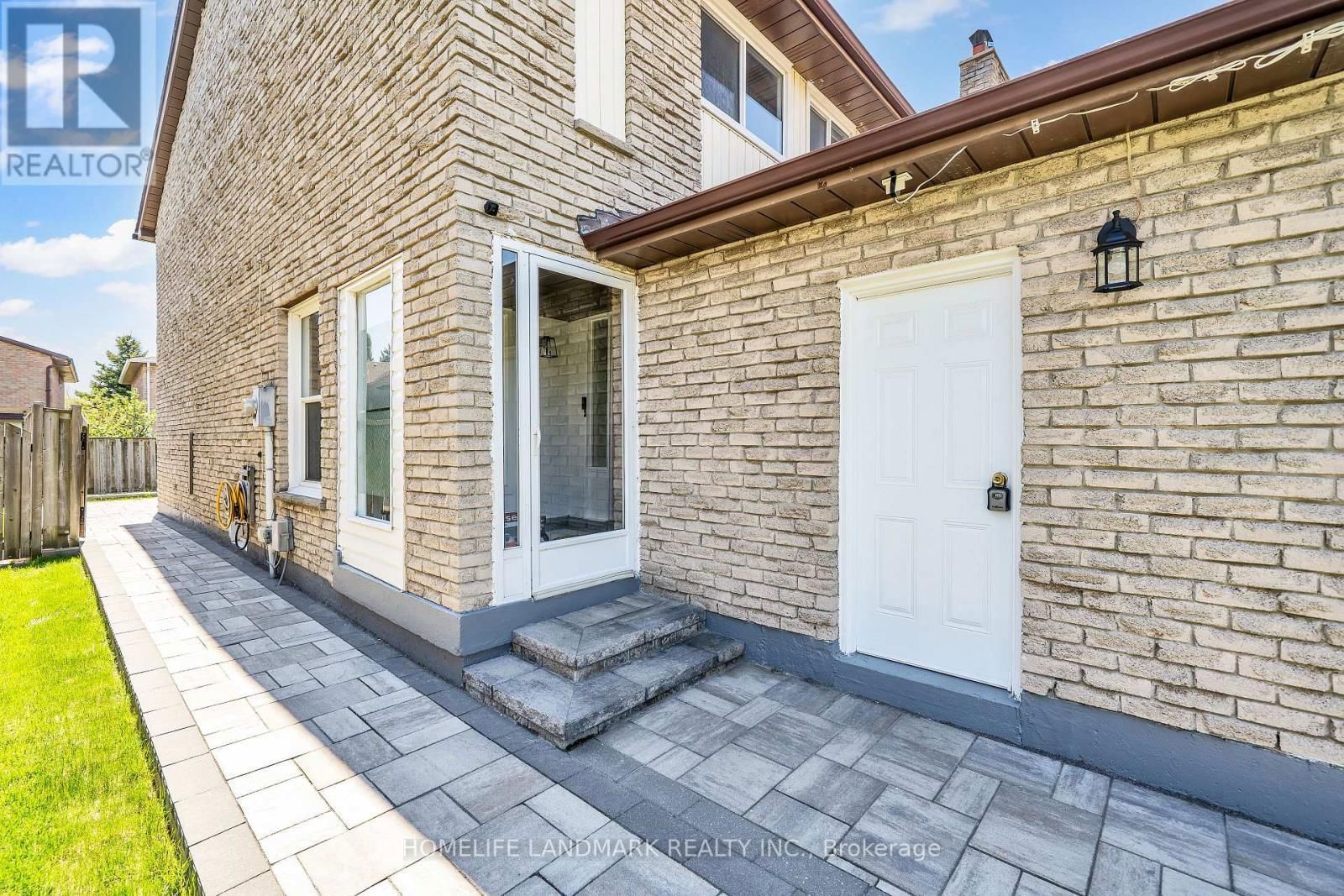 89 UPTON CRESCENT Image 3
