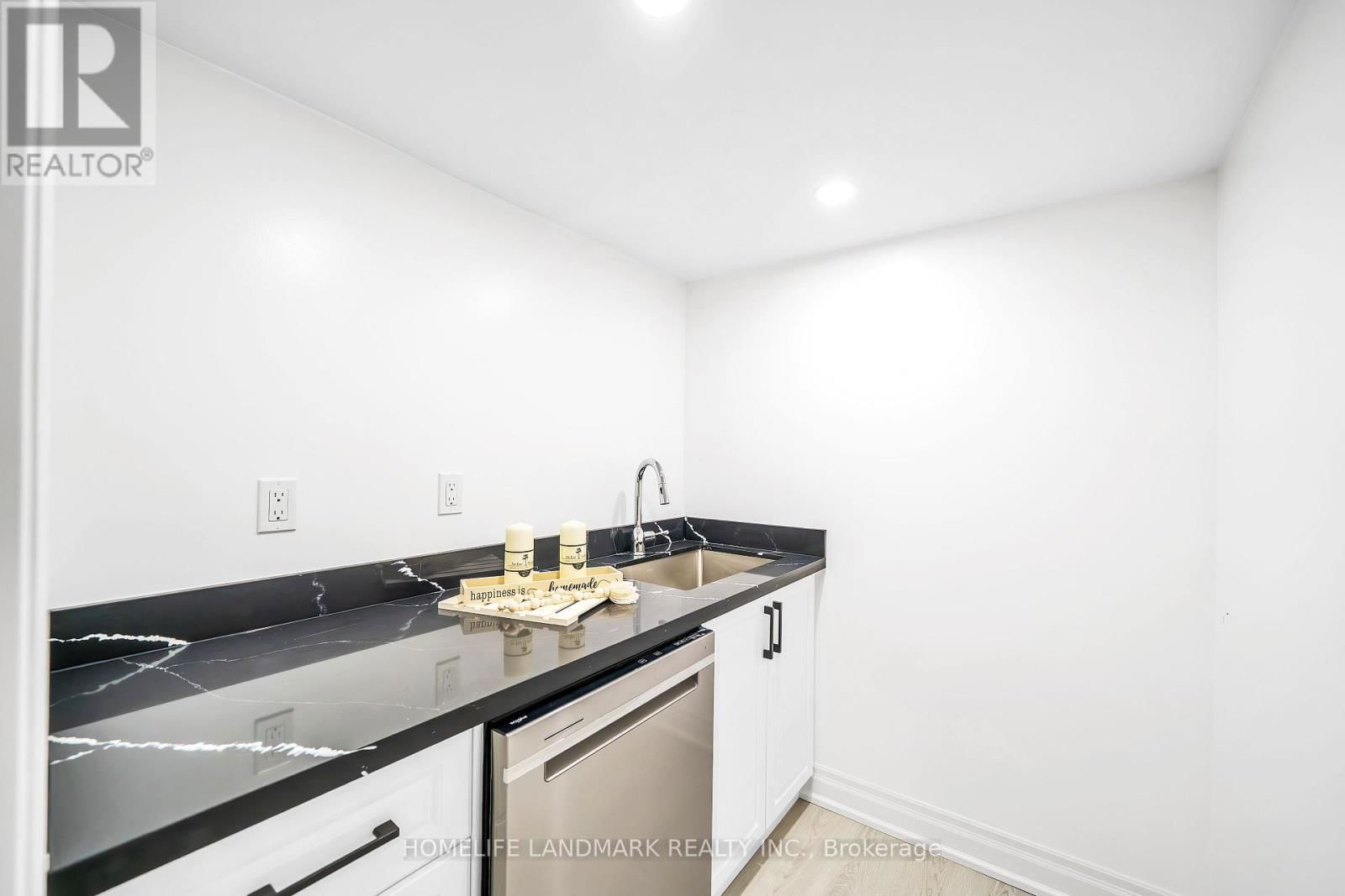 89 UPTON CRESCENT Image 30