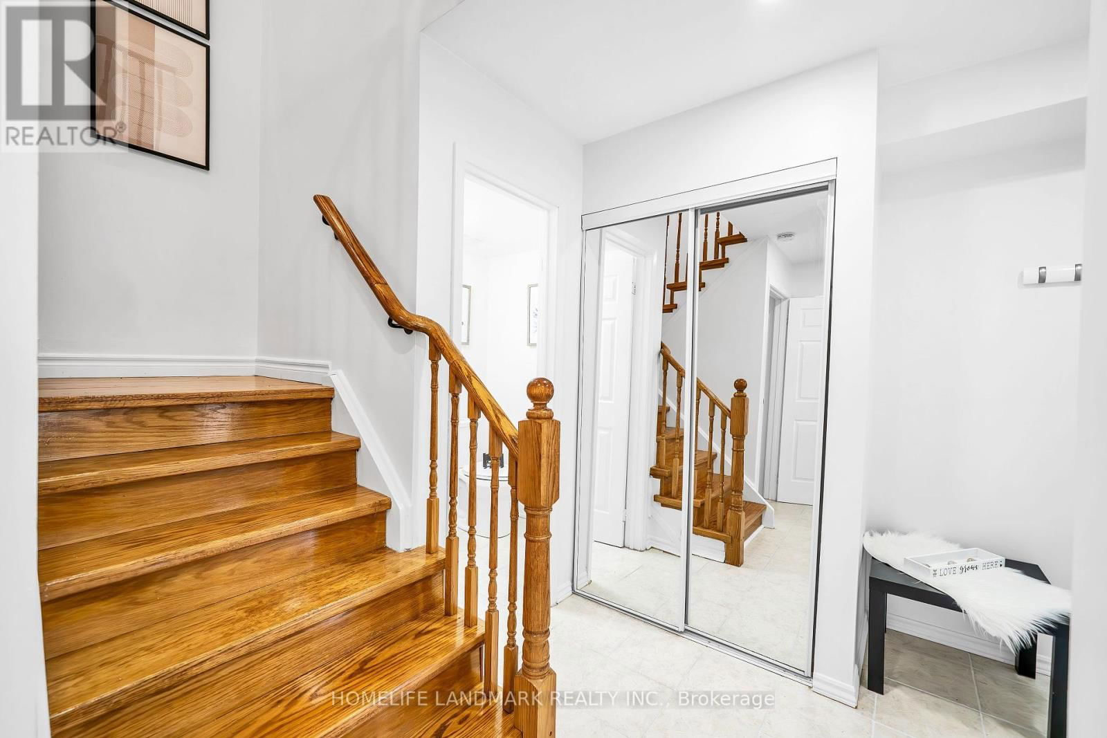 89 UPTON CRESCENT Image 34