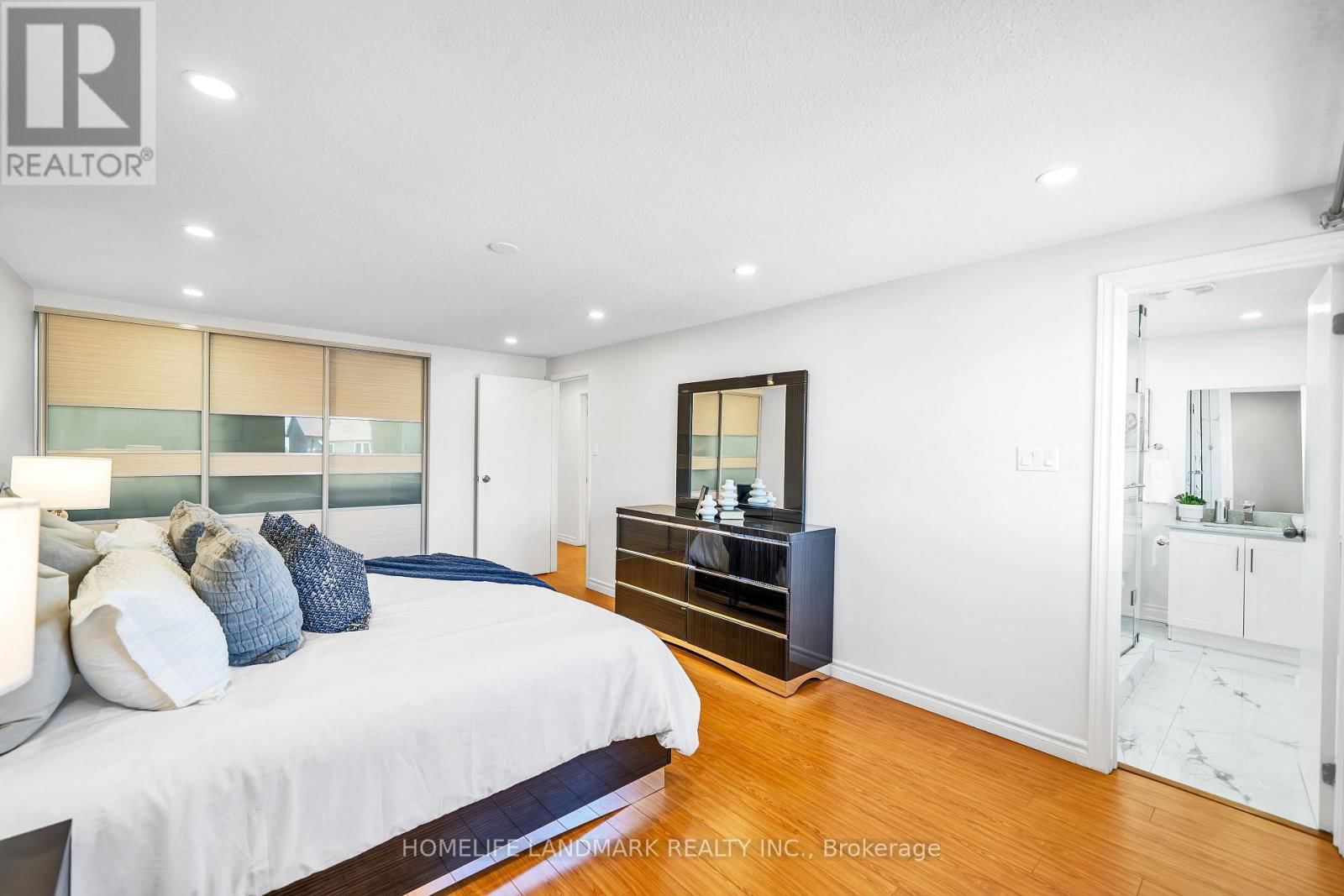 89 UPTON CRESCENT Image 36