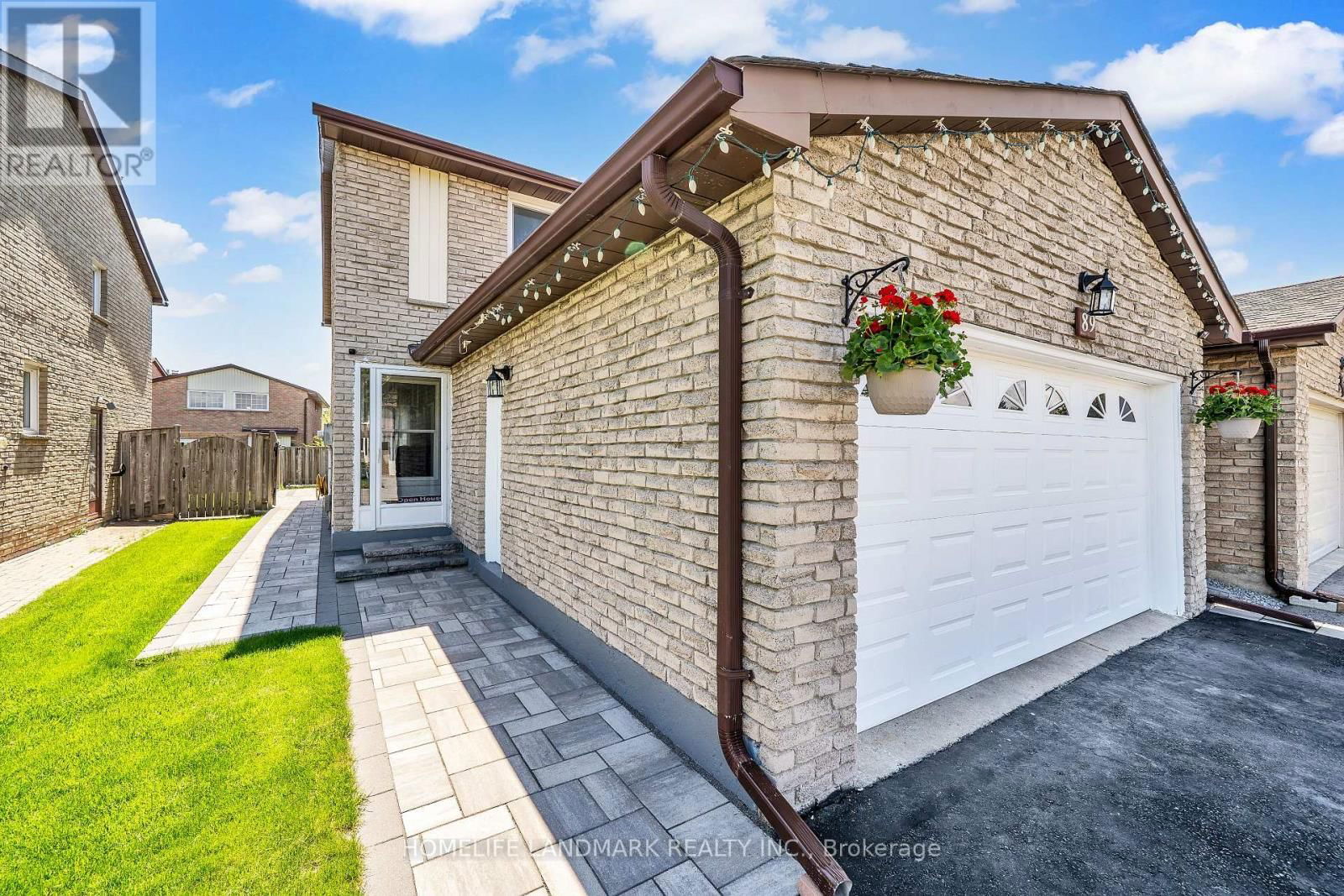 89 UPTON CRESCENT Image 4