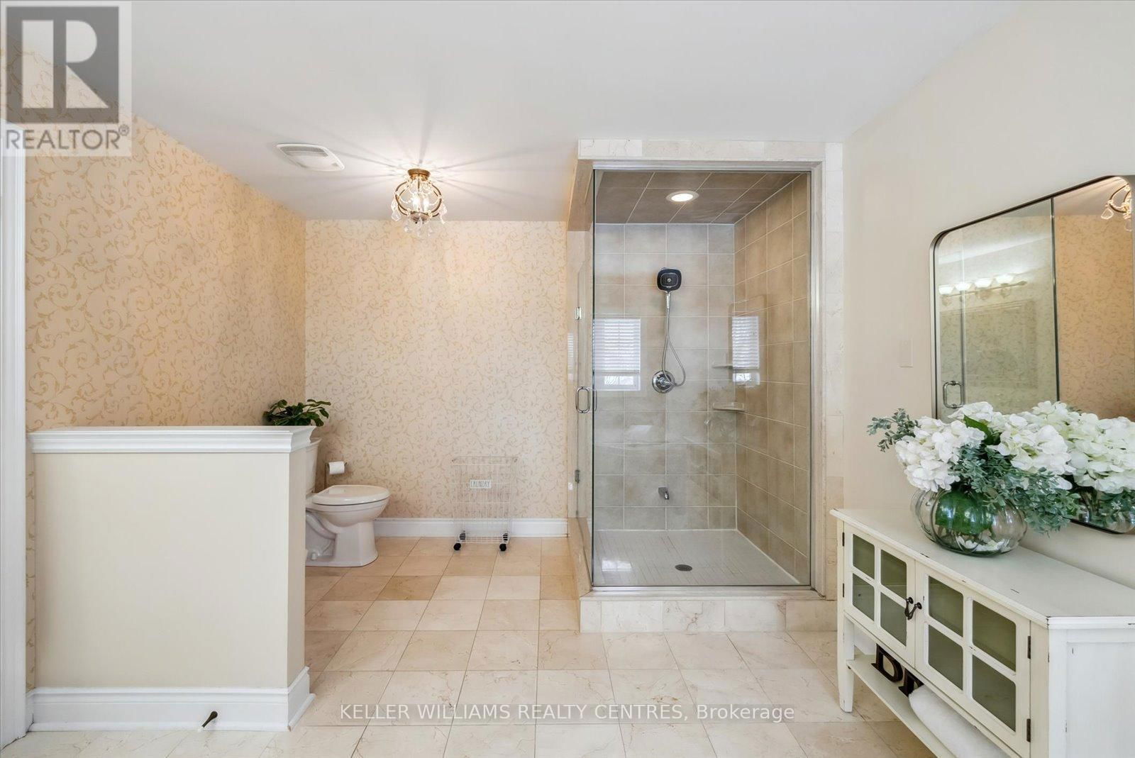 135 SANIBEL CRESCENT Image 20