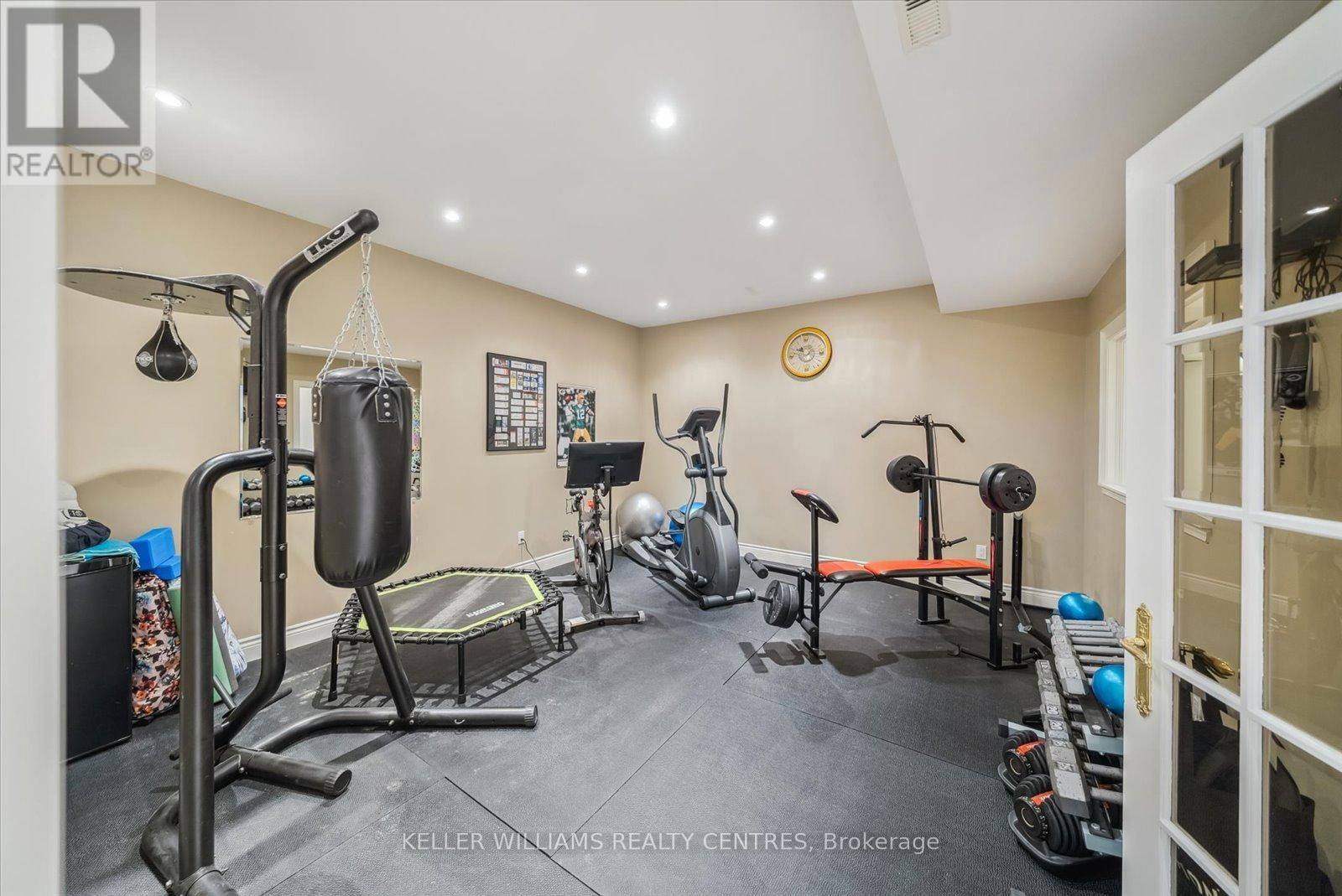 135 SANIBEL CRESCENT Image 34