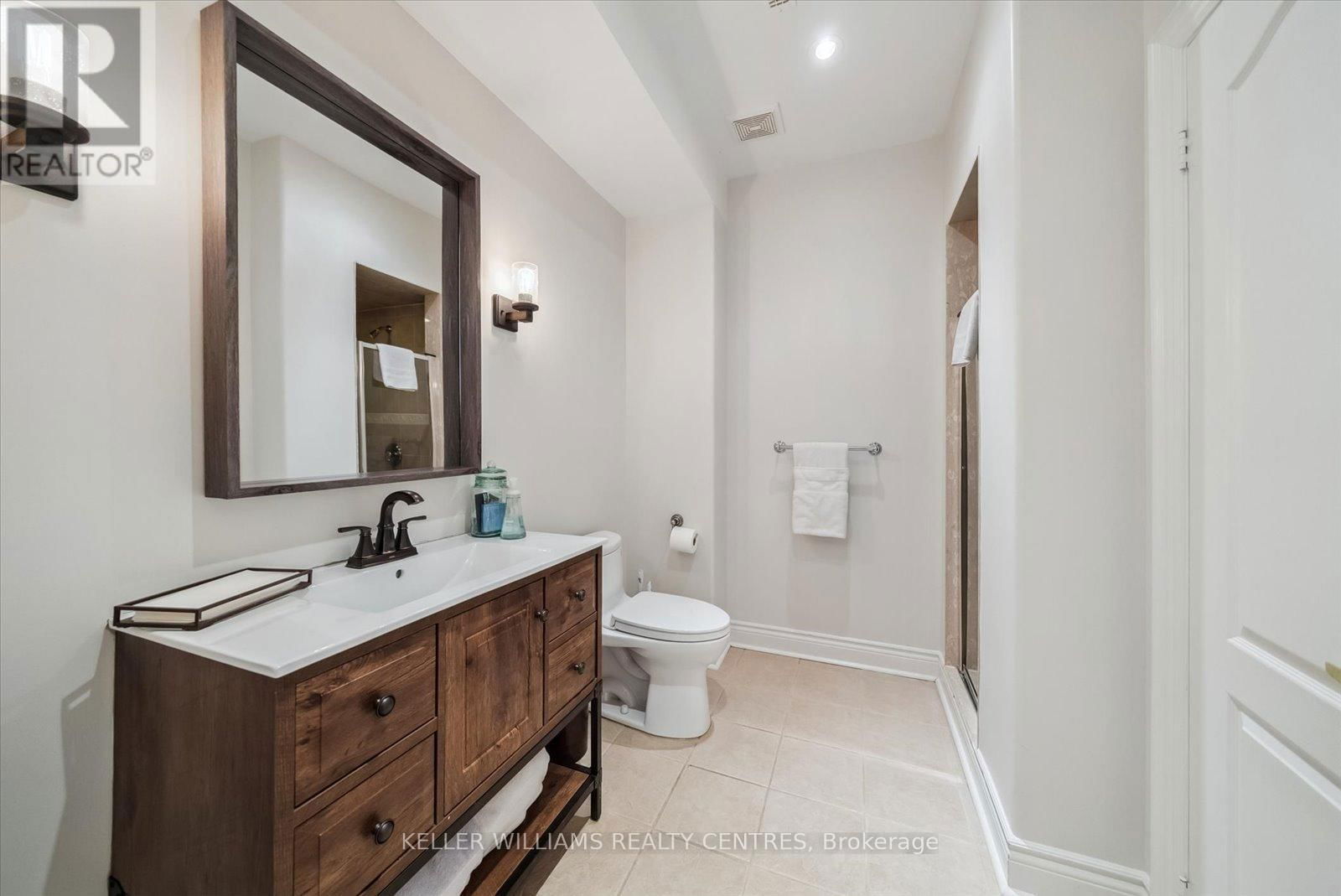 135 SANIBEL CRESCENT Image 36