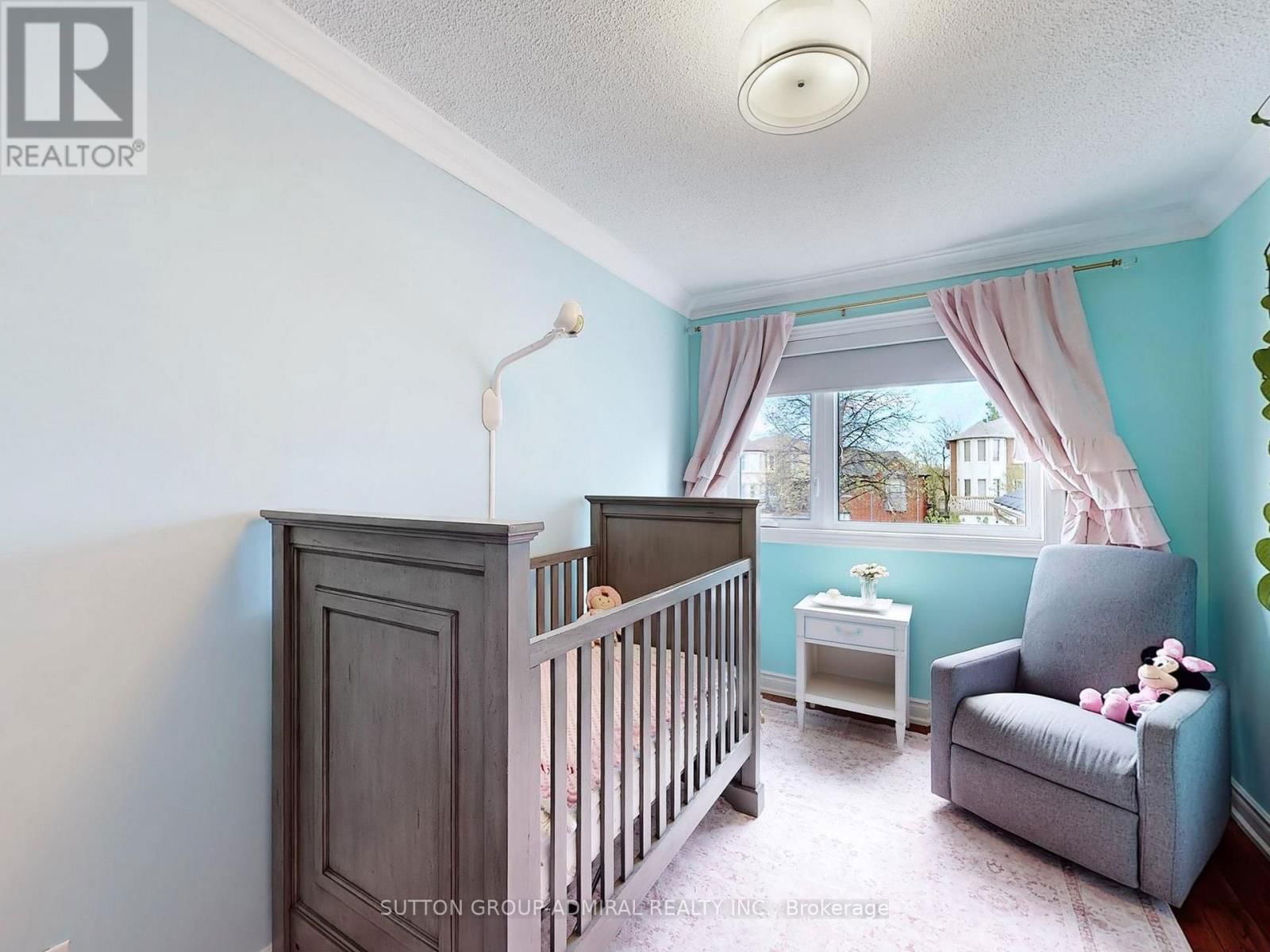 101 GLEN CRESCENT Image 24