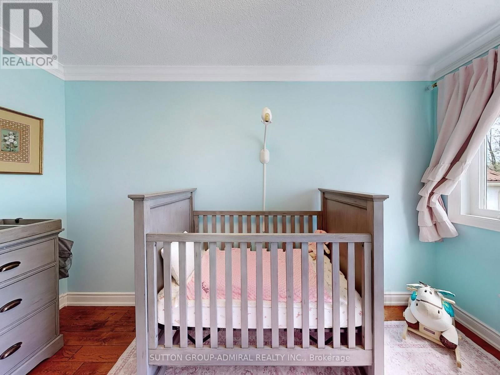 101 GLEN CRESCENT Image 25