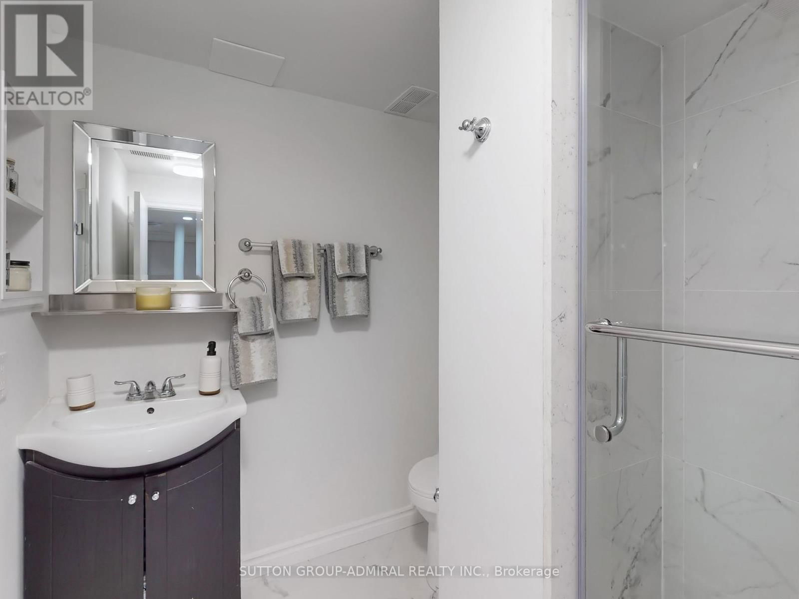 101 GLEN CRESCENT Image 32