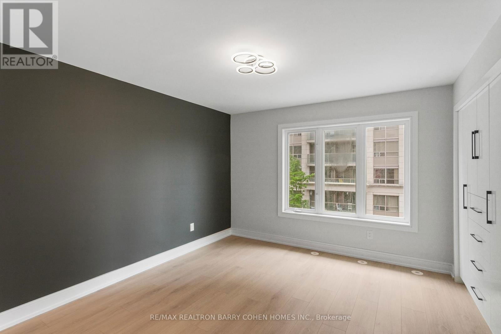 21 - 21 GALLERIA PARKWAY Image 11