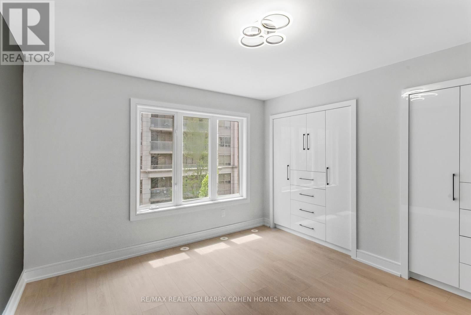 21 - 21 GALLERIA PARKWAY Image 13