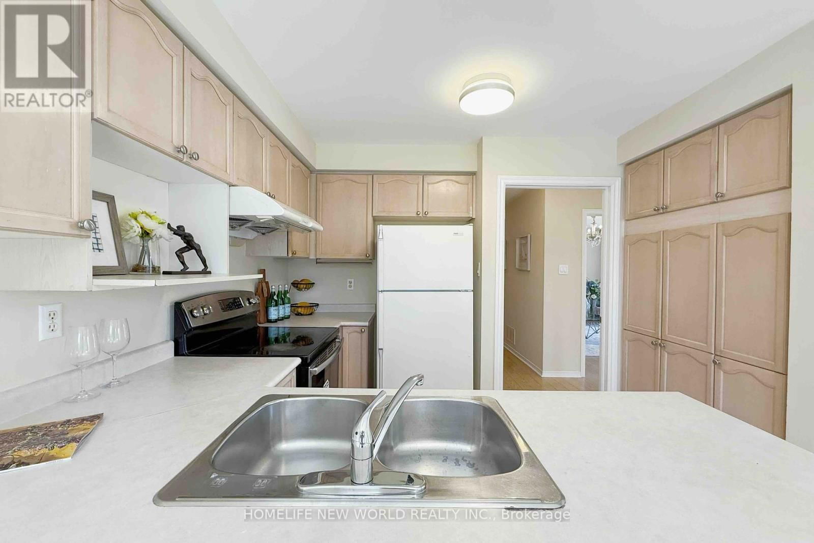 1 SYLWOOD CRESCENT Image 15