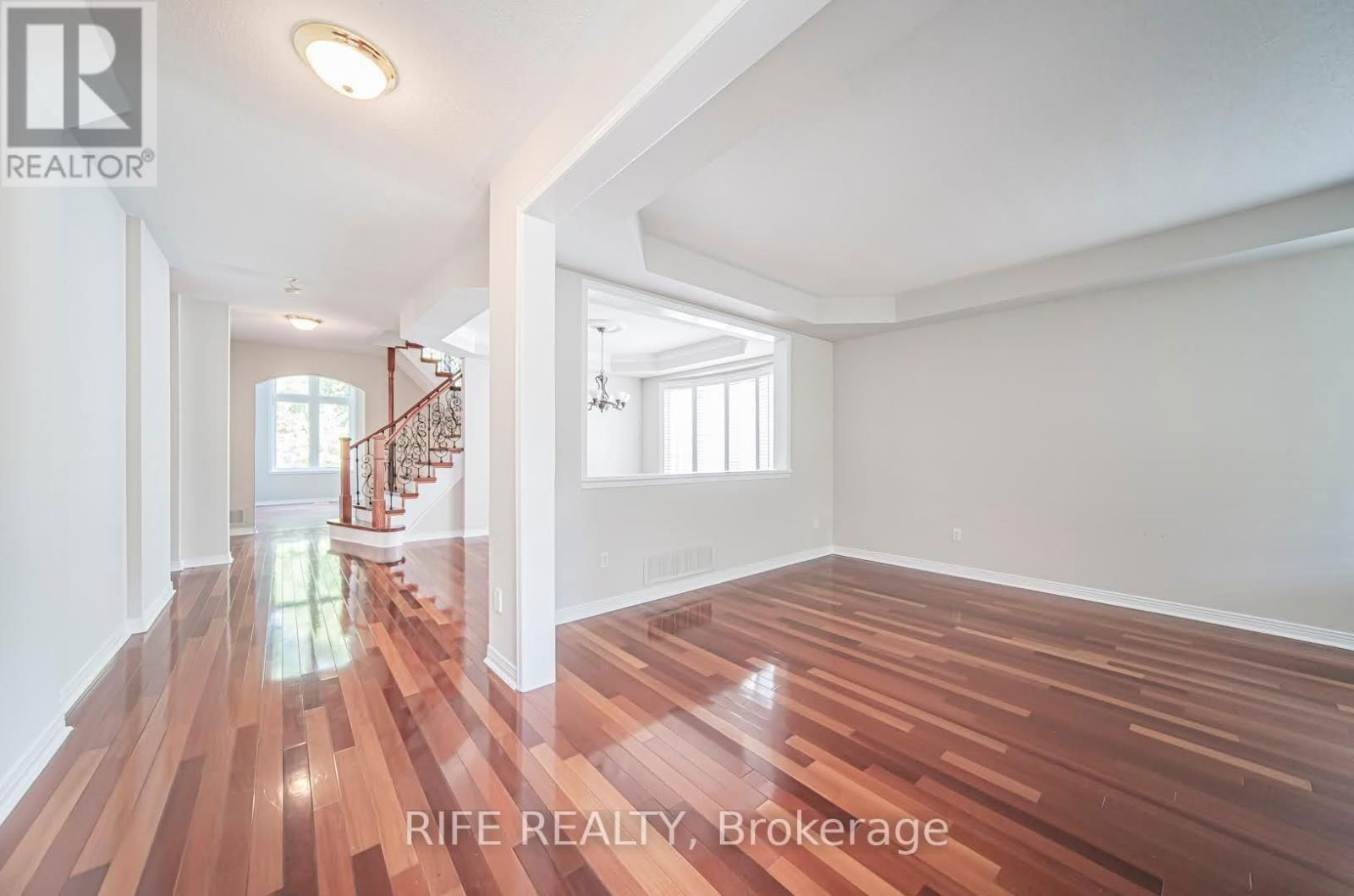 37 BURNDENFORD CRESCENT Image 11