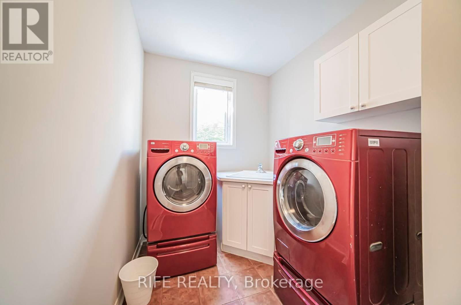 37 BURNDENFORD CRESCENT Image 13