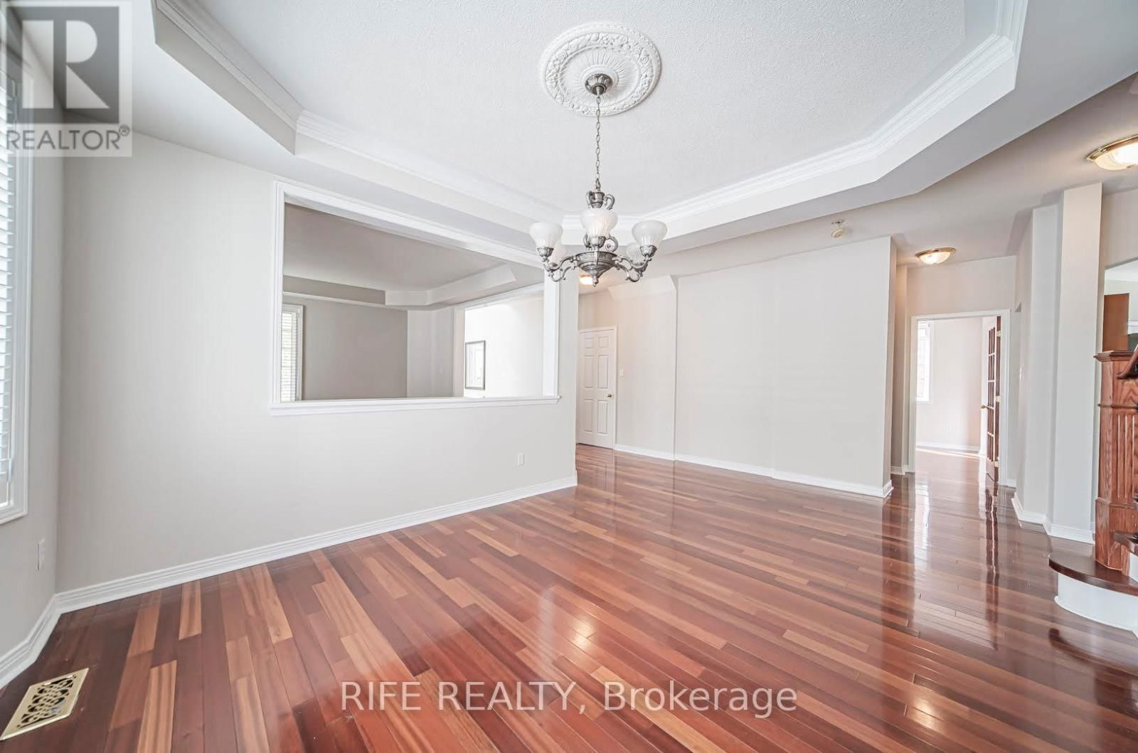 37 BURNDENFORD CRESCENT Image 16