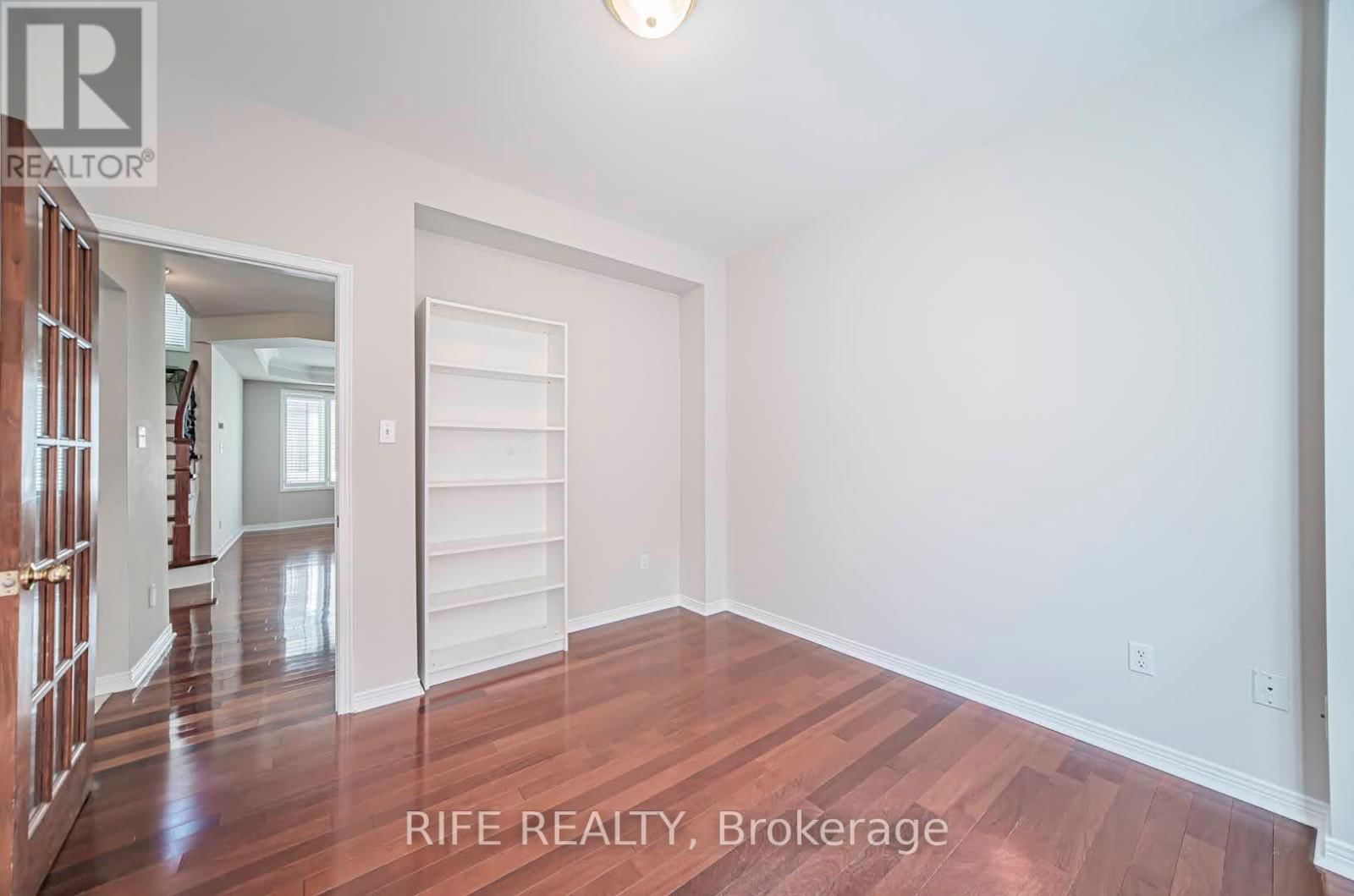 37 BURNDENFORD CRESCENT Image 18