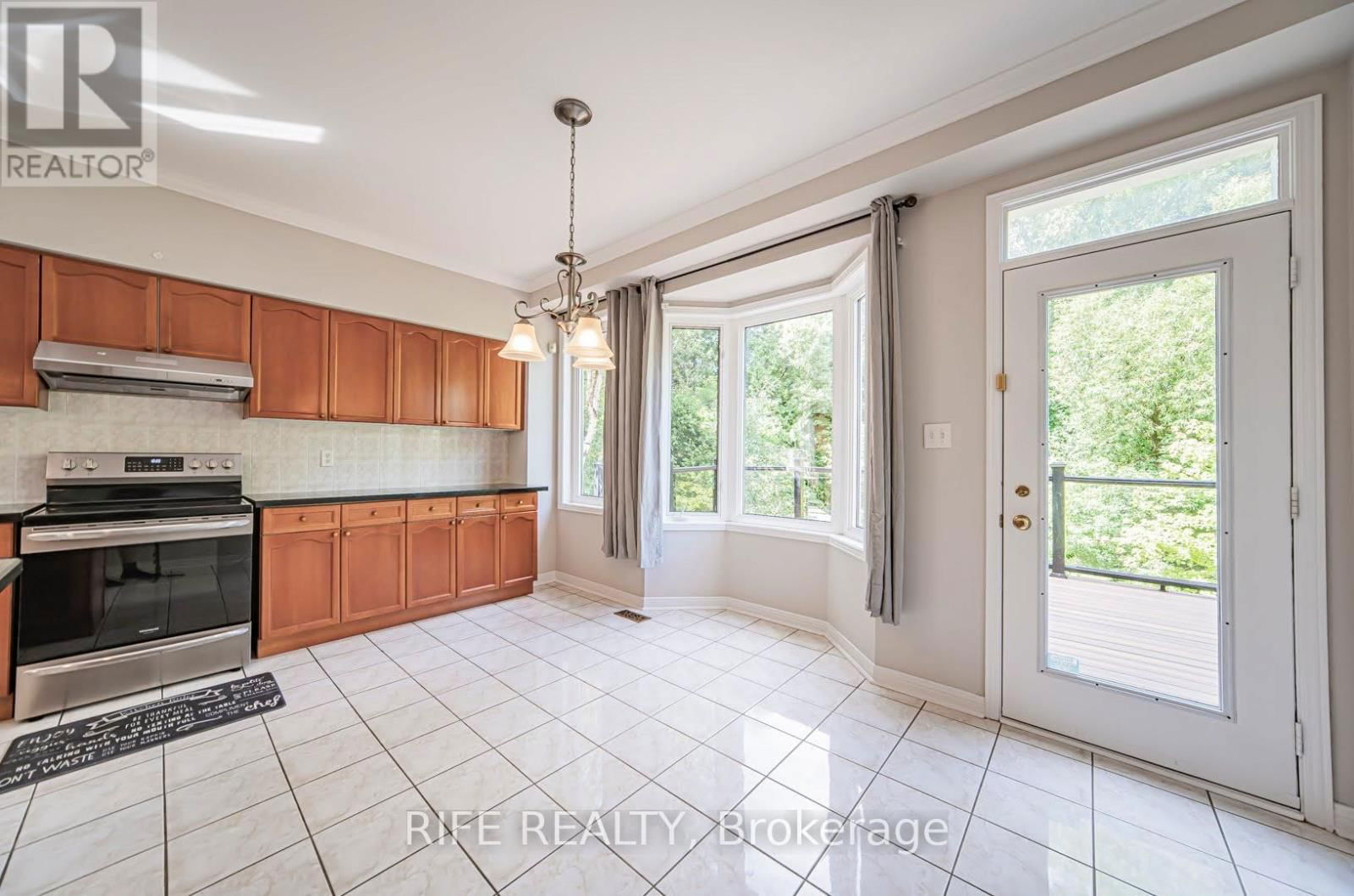37 BURNDENFORD CRESCENT Image 21