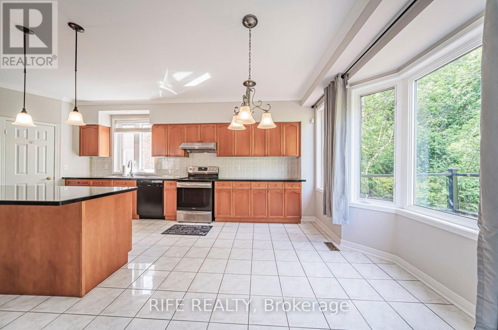 37 BURNDENFORD CRESCENT Image 22