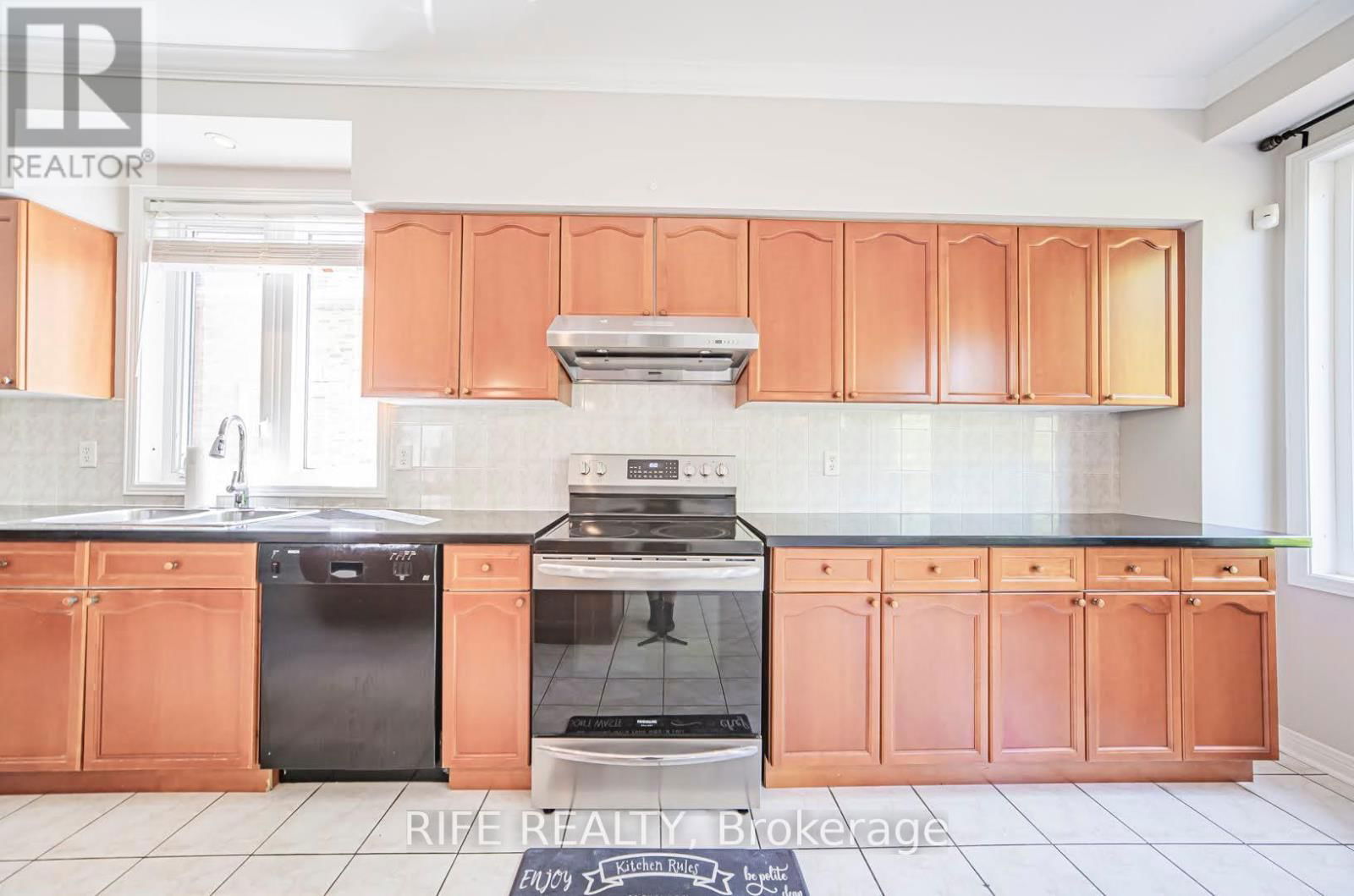 37 BURNDENFORD CRESCENT Image 23