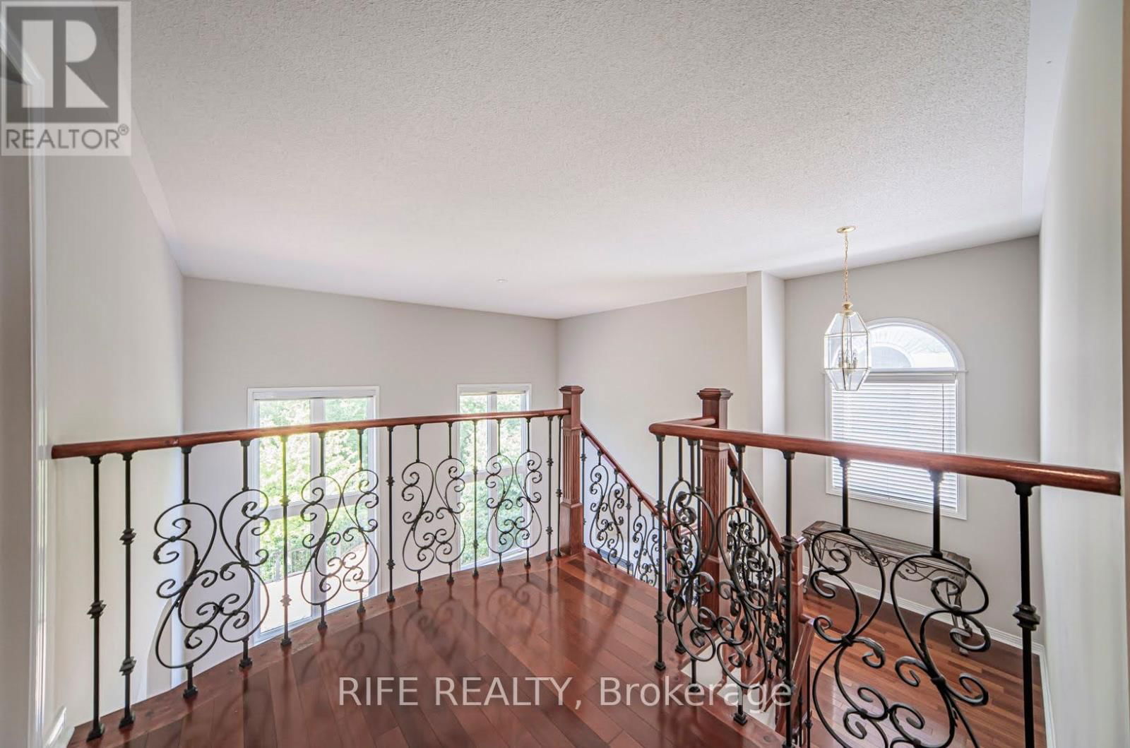 37 BURNDENFORD CRESCENT Image 31