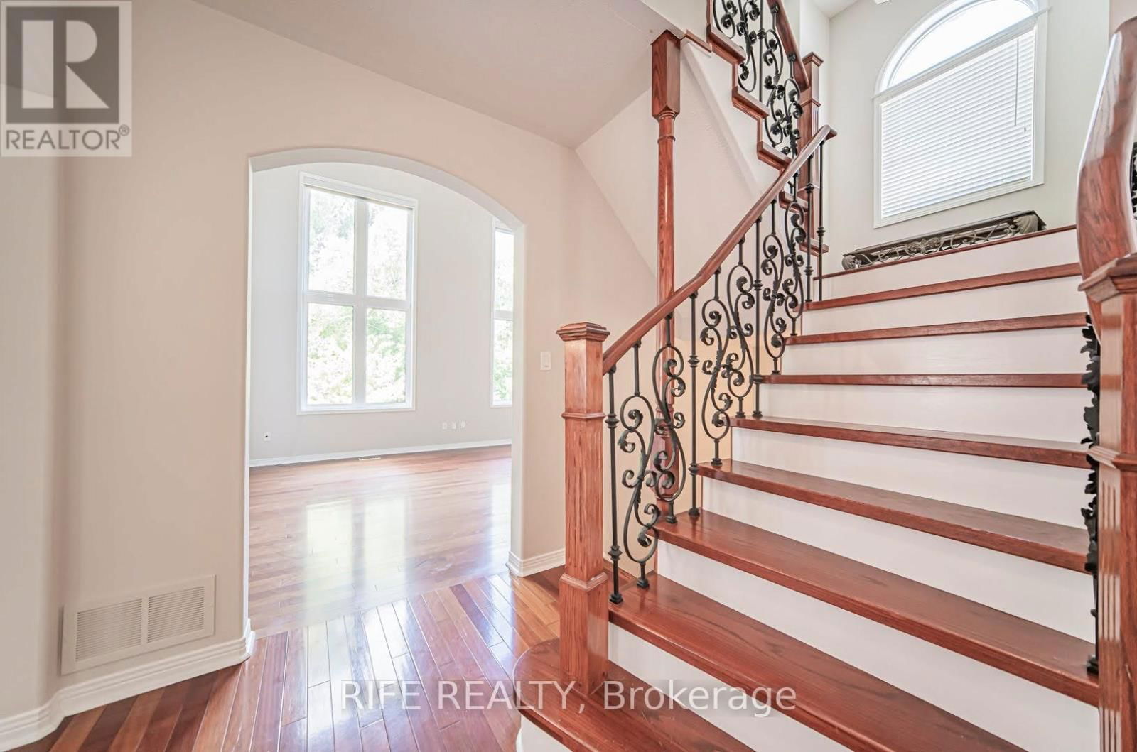 37 BURNDENFORD CRESCENT Image 33