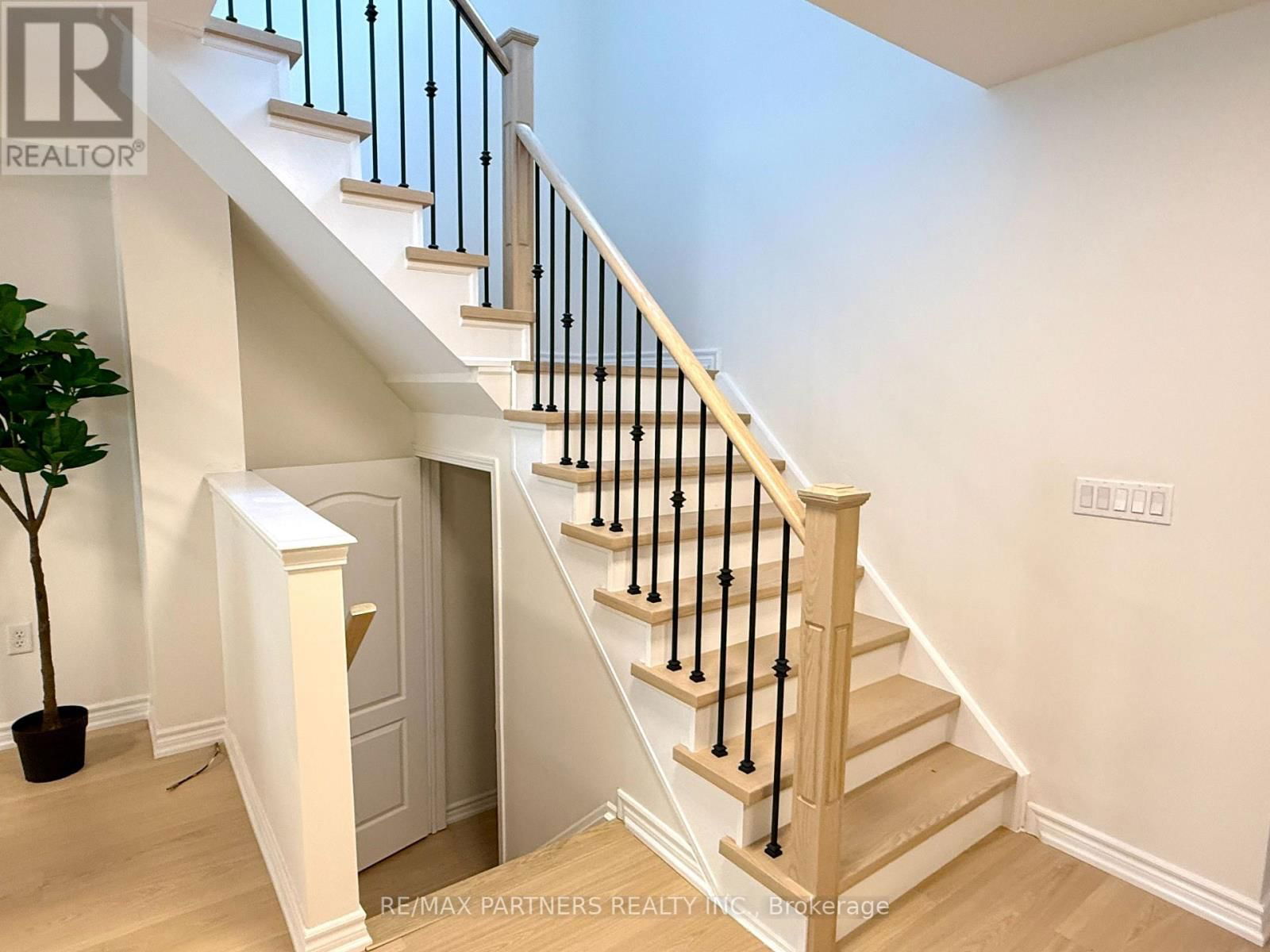 516 BUR OAK AVENUE Image 10