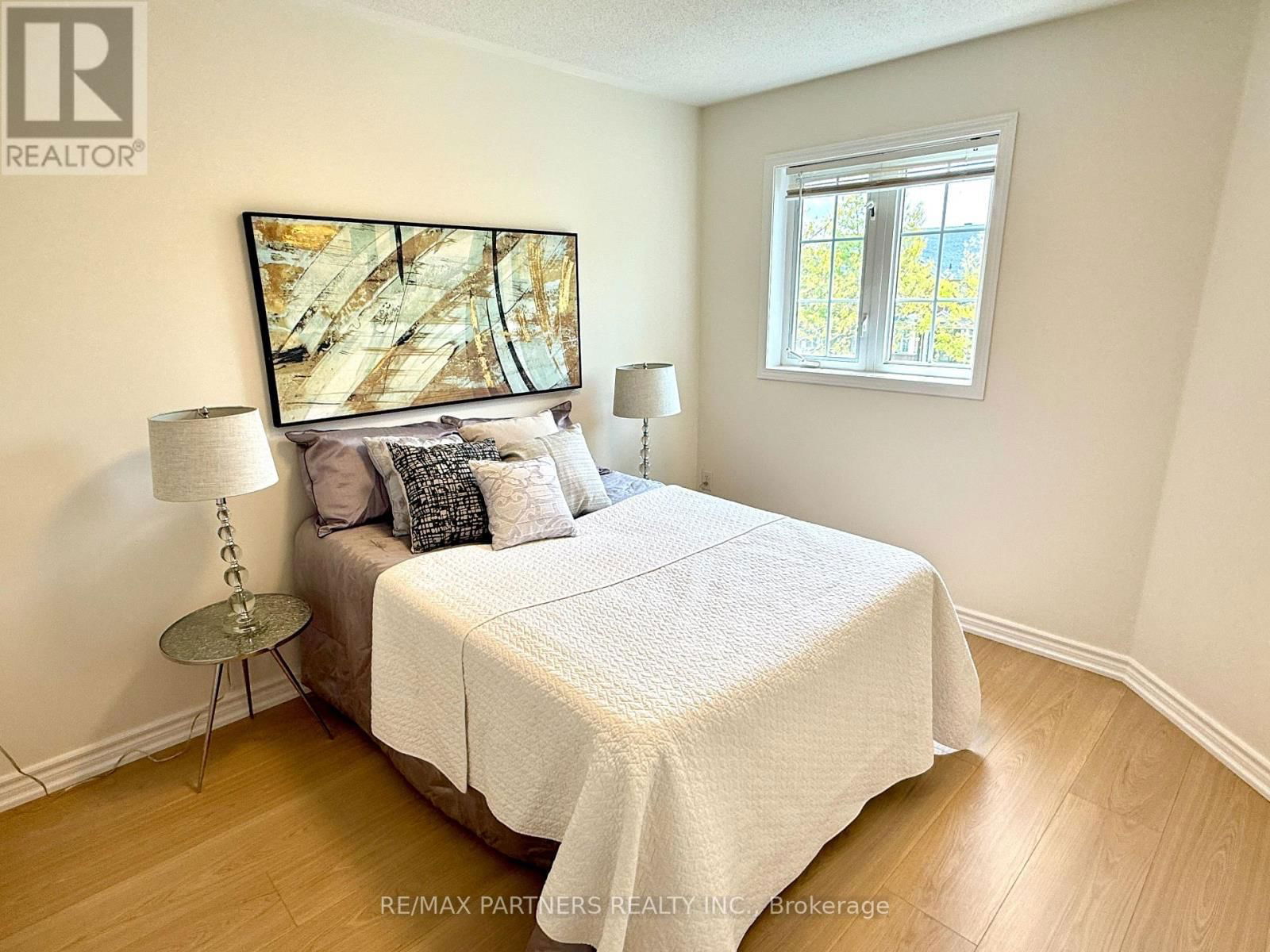 516 BUR OAK AVENUE Image 12