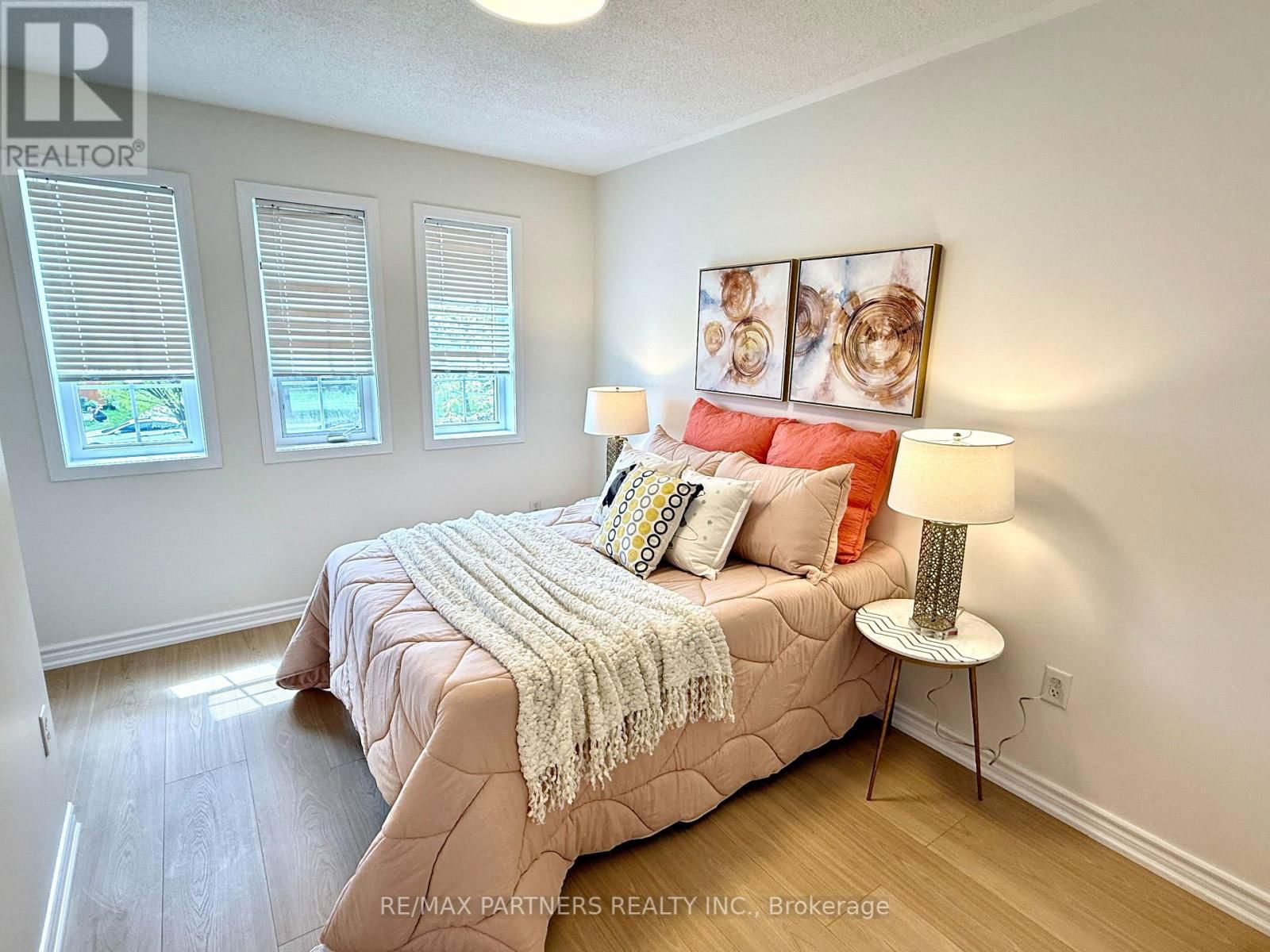 516 BUR OAK AVENUE Image 13
