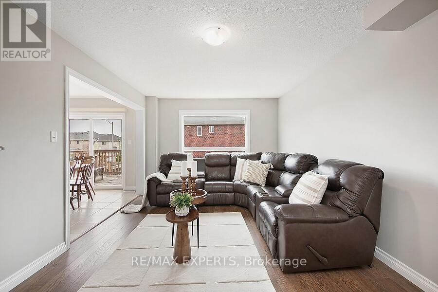 2104 GALLOWAY STREET Image 3