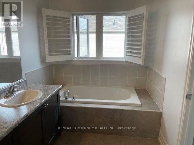 128 WAGNER CRESCENT Image 14