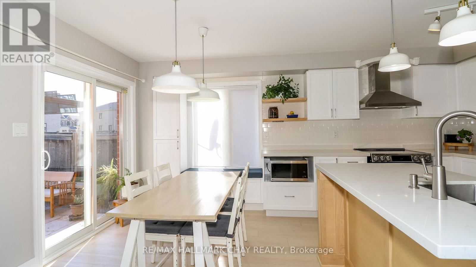 137 MEADOWHAWK TRAIL Image 11