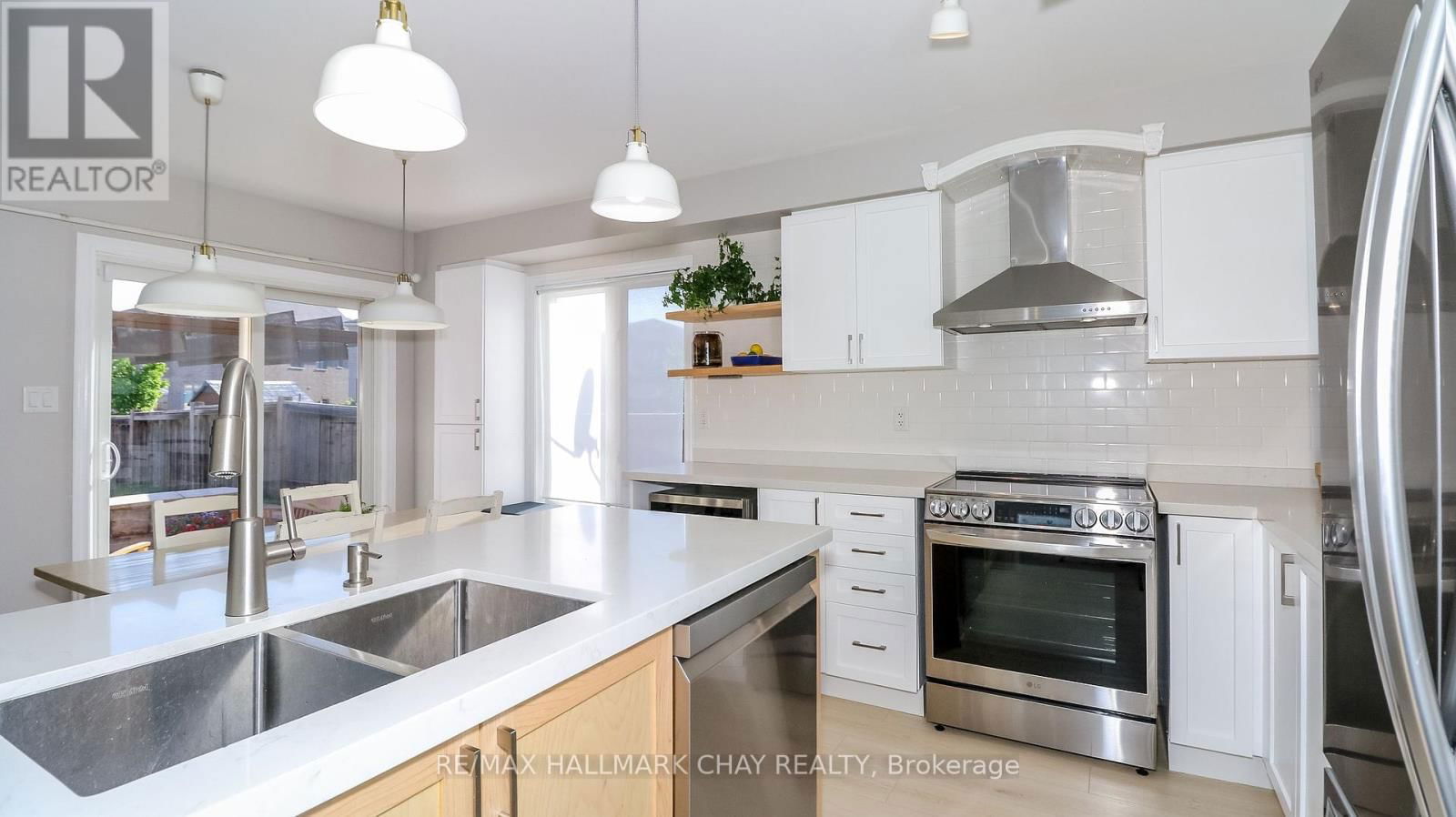 137 MEADOWHAWK TRAIL Image 12