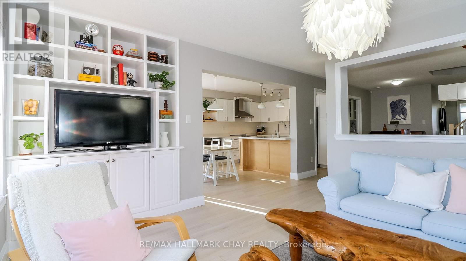 137 MEADOWHAWK TRAIL Image 17
