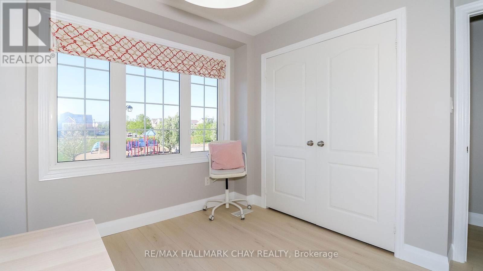 137 MEADOWHAWK TRAIL Image 32