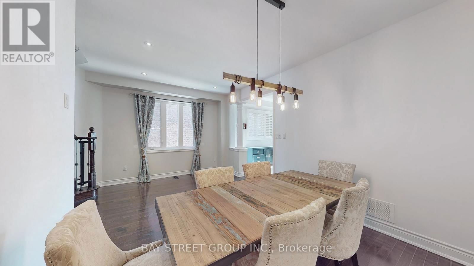 21 ROBERT GREEN CRESCENT Image 11