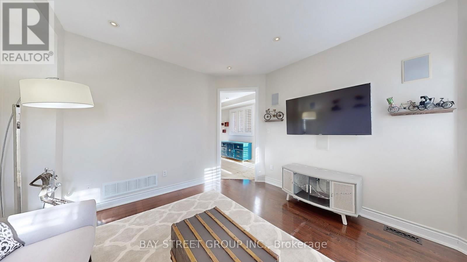 21 ROBERT GREEN CRESCENT Image 12
