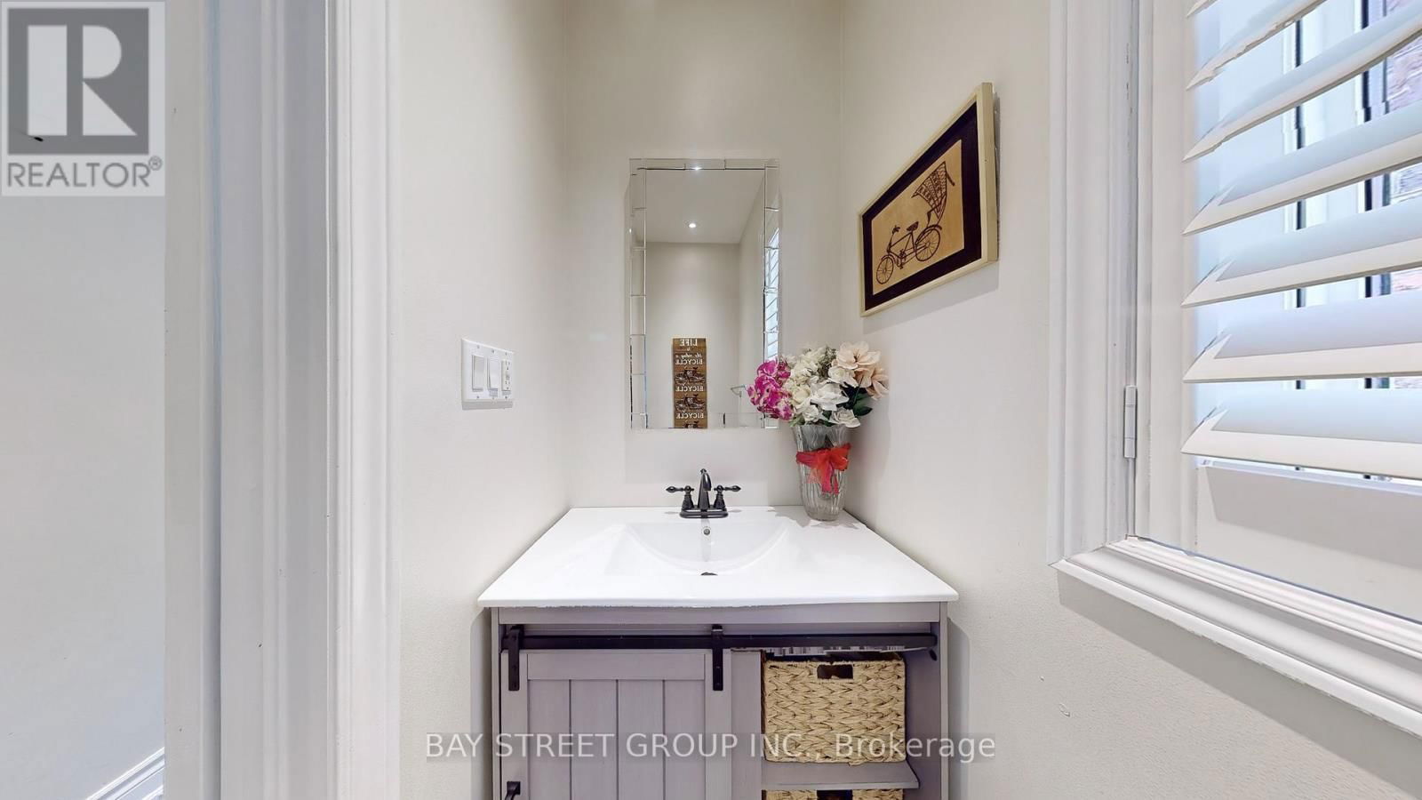21 ROBERT GREEN CRESCENT Image 13