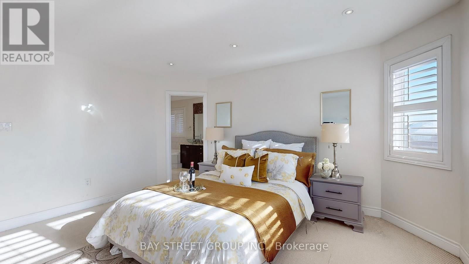21 ROBERT GREEN CRESCENT Image 16