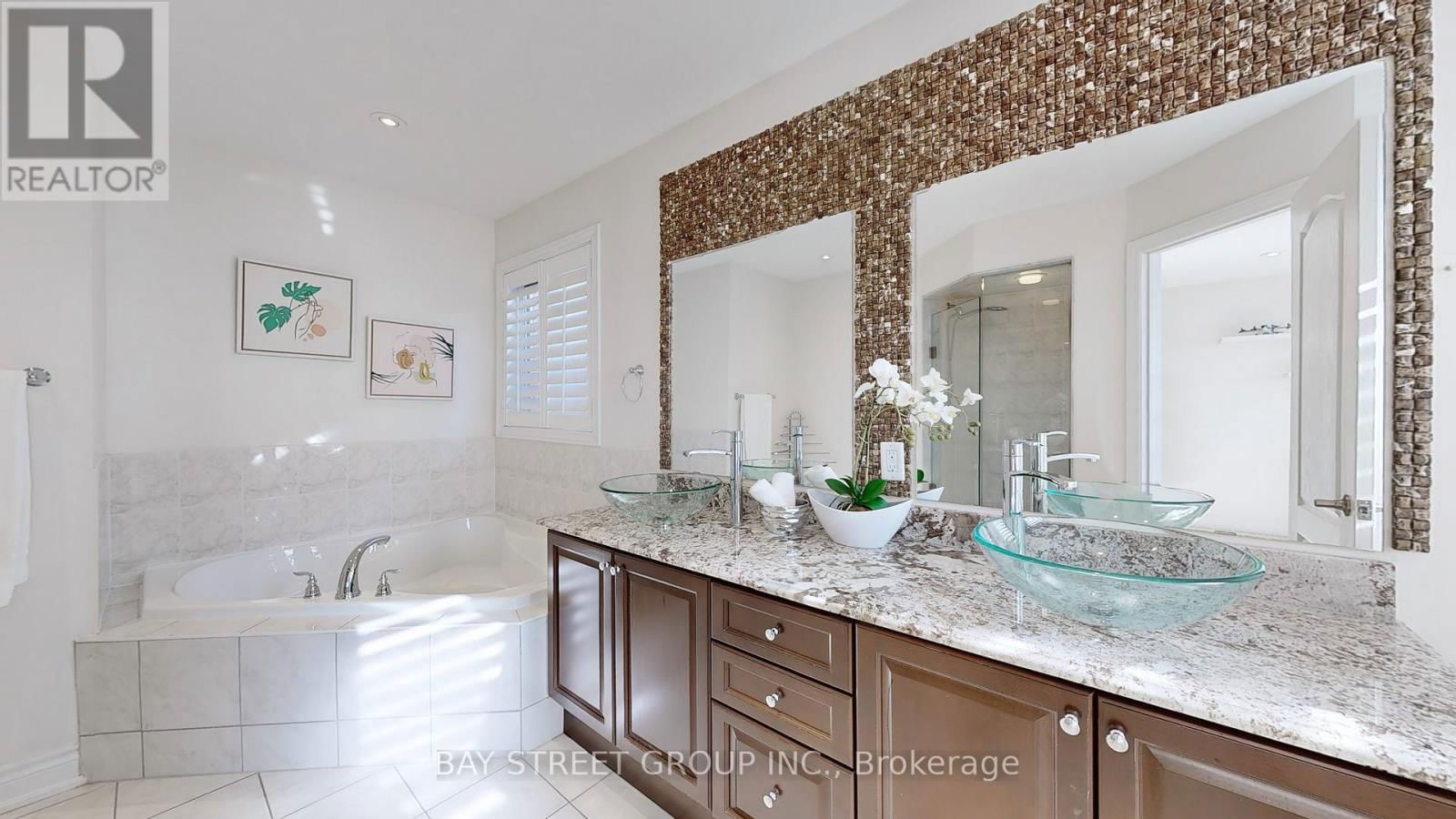21 ROBERT GREEN CRESCENT Image 17