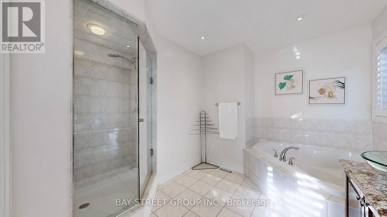 21 ROBERT GREEN CRESCENT Image 18