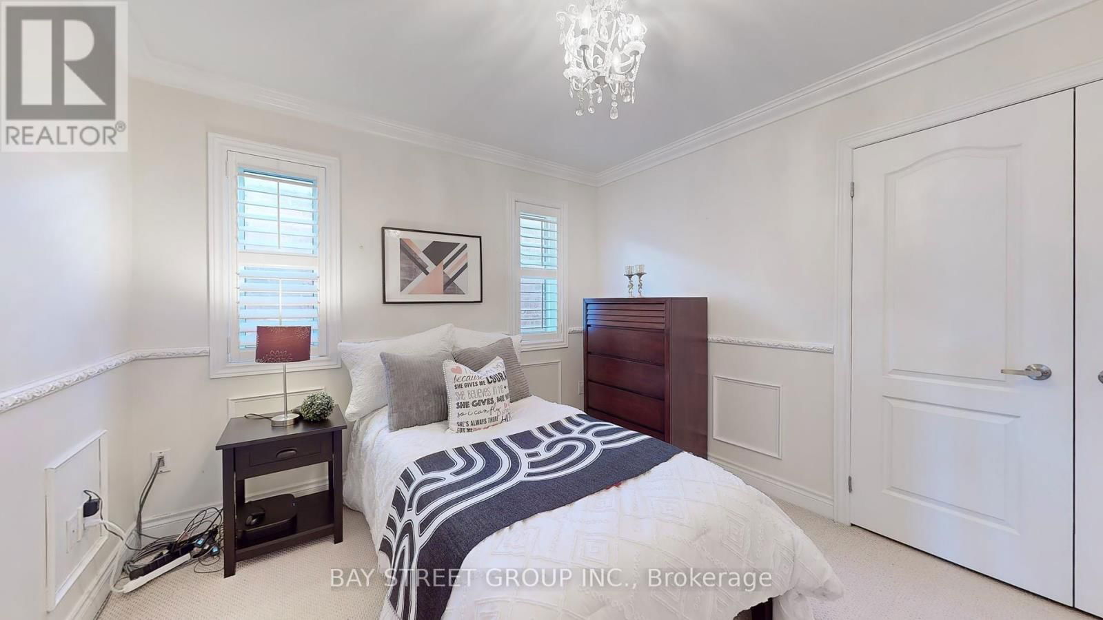 21 ROBERT GREEN CRESCENT Image 19